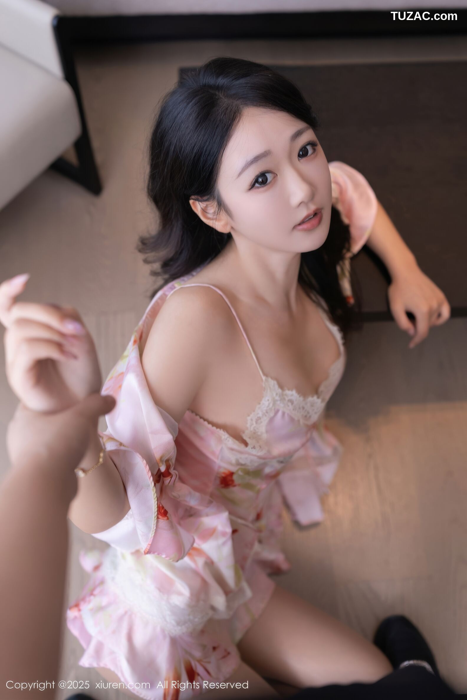 XiuRen秀人网-10970-唐安琪-淡粉色短睡袍淡粉内衣肉丝-2025.11.10