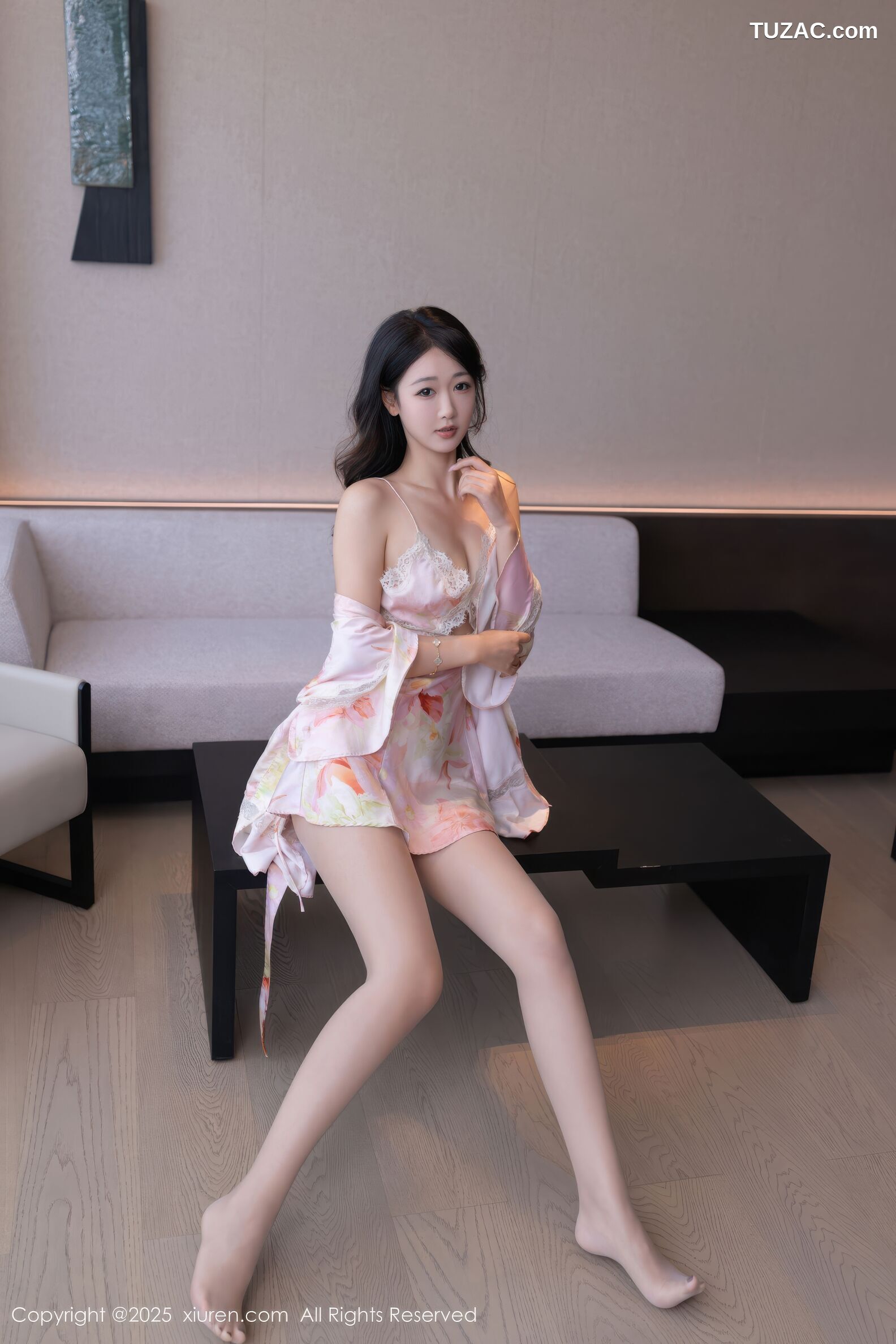 XiuRen秀人网-10970-唐安琪-淡粉色短睡袍淡粉内衣肉丝-2025.11.10