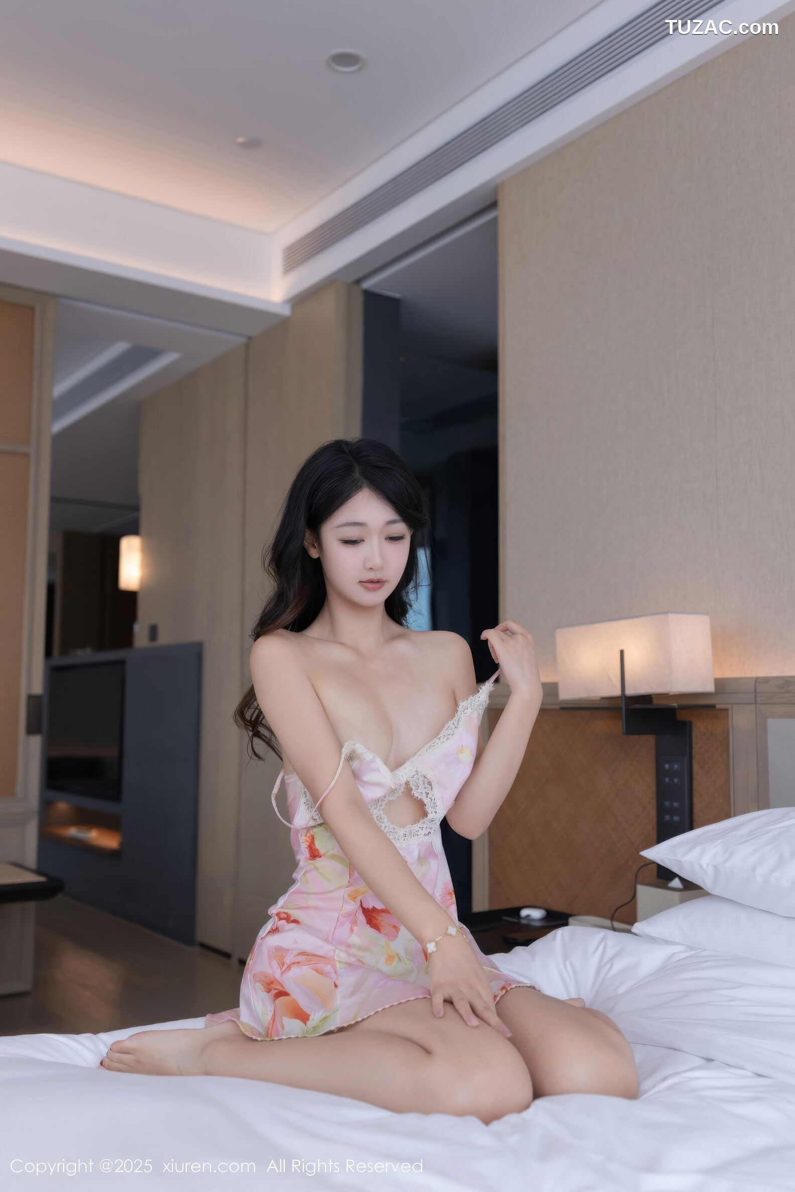 XiuRen秀人网-10970-唐安琪-淡粉色短睡袍淡粉内衣肉丝-2025.11.10