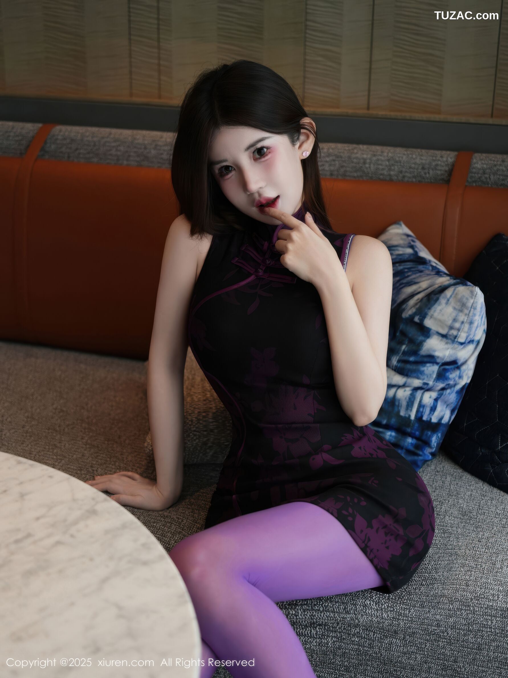 XiuRen秀人网-10971-苏甜橙子-深紫色旗袍亮紫色内衣-2025.11.11