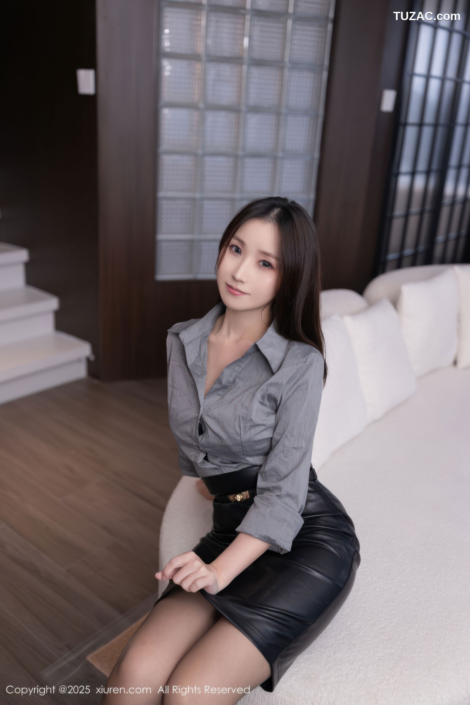 XiuRen秀人网-10978-杏子Yada-OL灰色衬衫黑皮短裙魅惑黑丝-2025.11.12