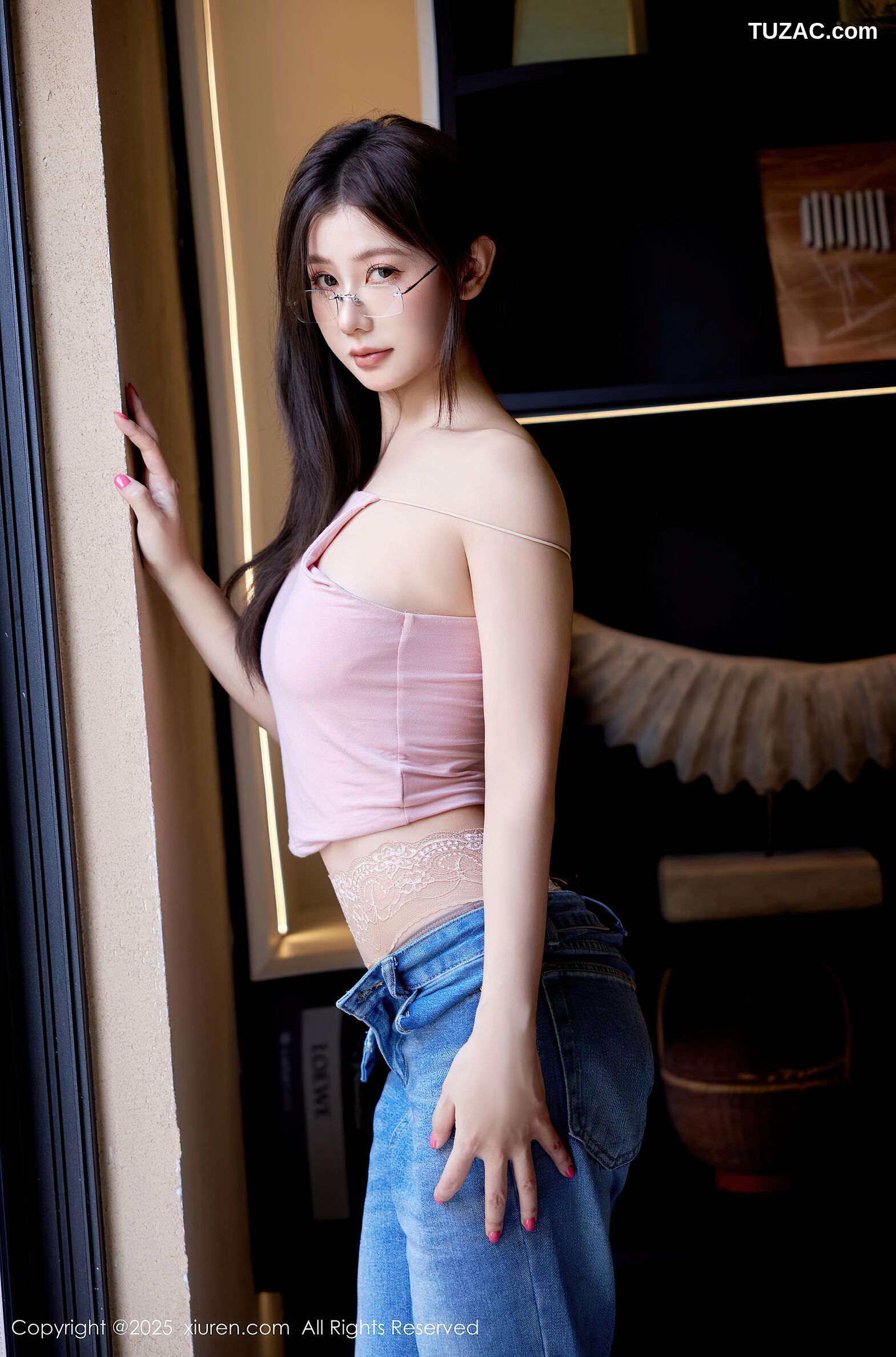 XiuRen秀人网-10983-尹甜甜-日常装淡粉背心牛仔裤肉丝-2025.11.13