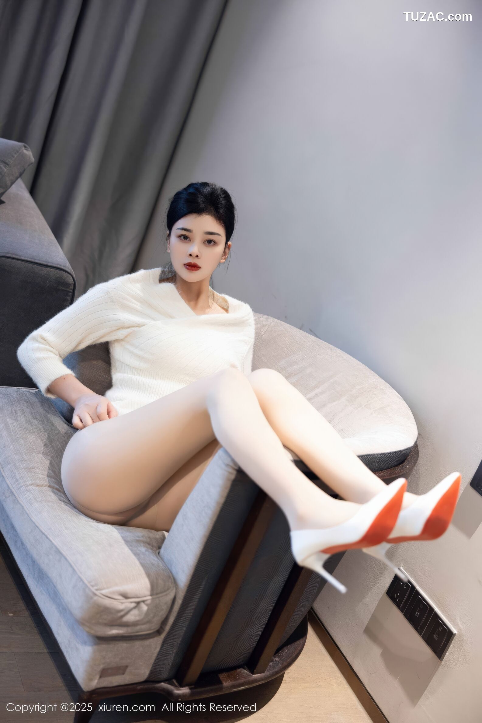 XiuRen秀人网-10986-徐清妍-白色毛衣肉色丝袜-2025.11.14
