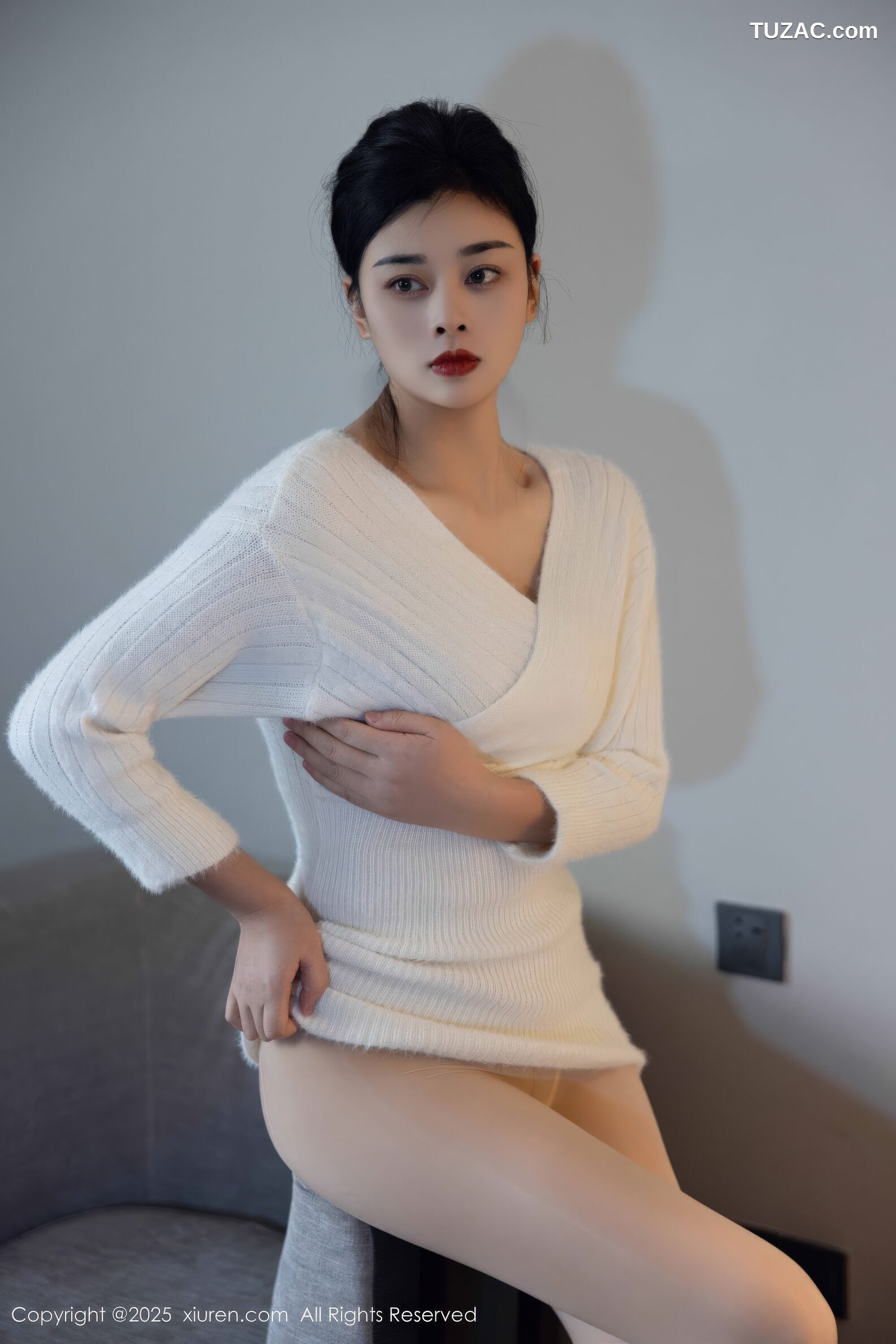 XiuRen秀人网-10986-徐清妍-白色毛衣肉色丝袜-2025.11.14