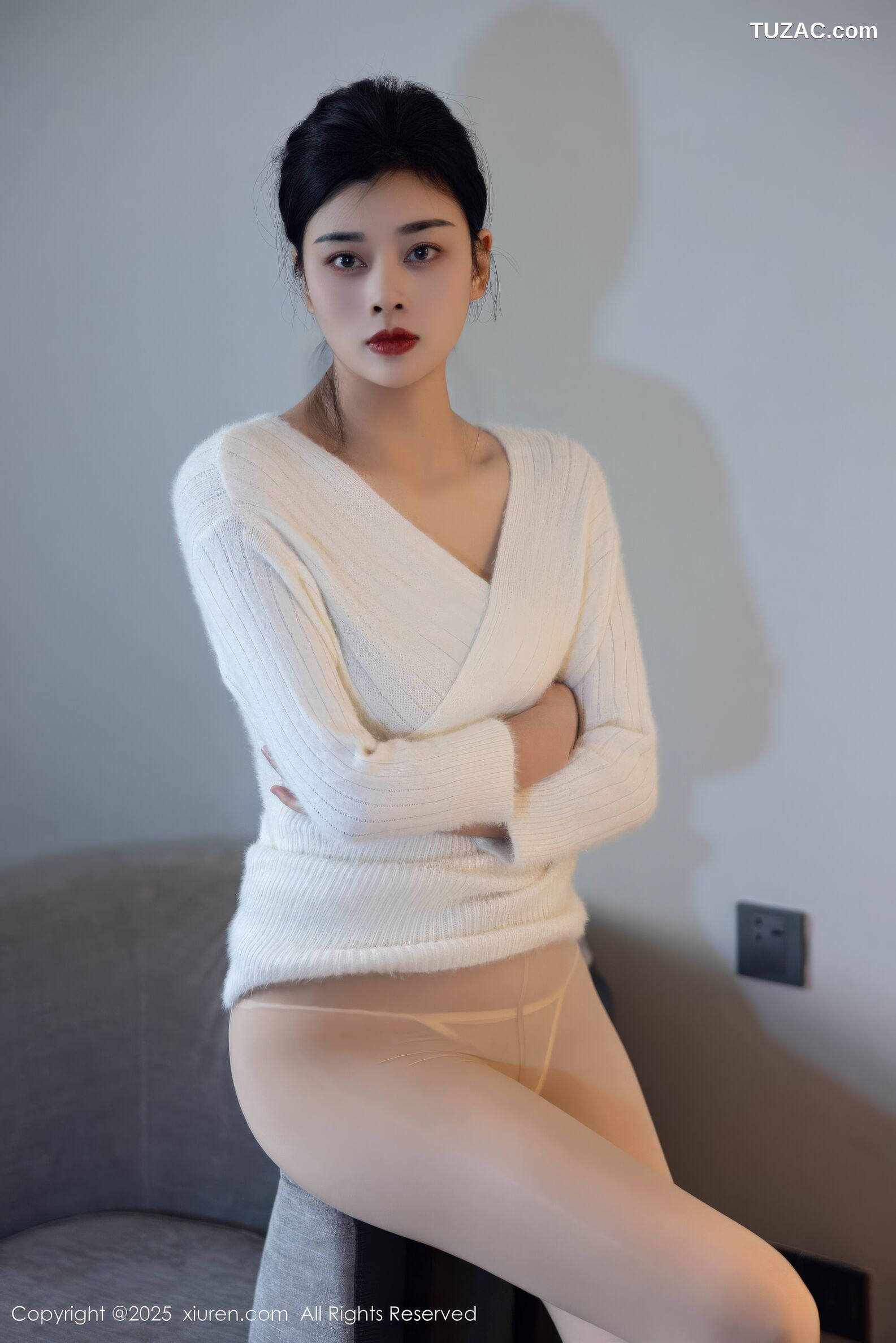 XiuRen秀人网-10986-徐清妍-白色毛衣肉色丝袜-2025.11.14