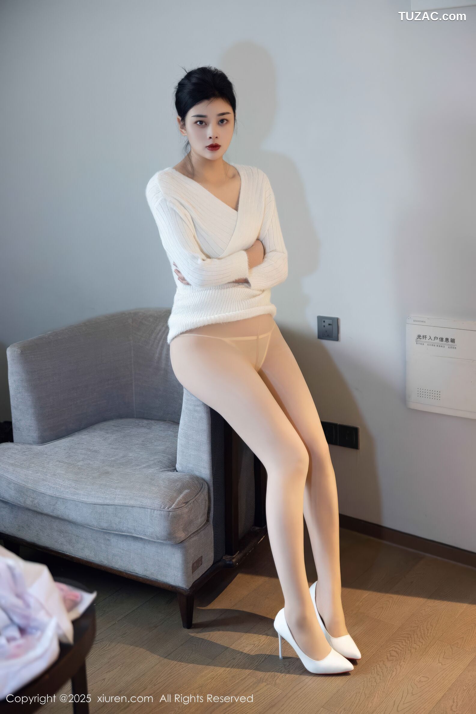 XiuRen秀人网-10986-徐清妍-白色毛衣肉色丝袜-2025.11.14