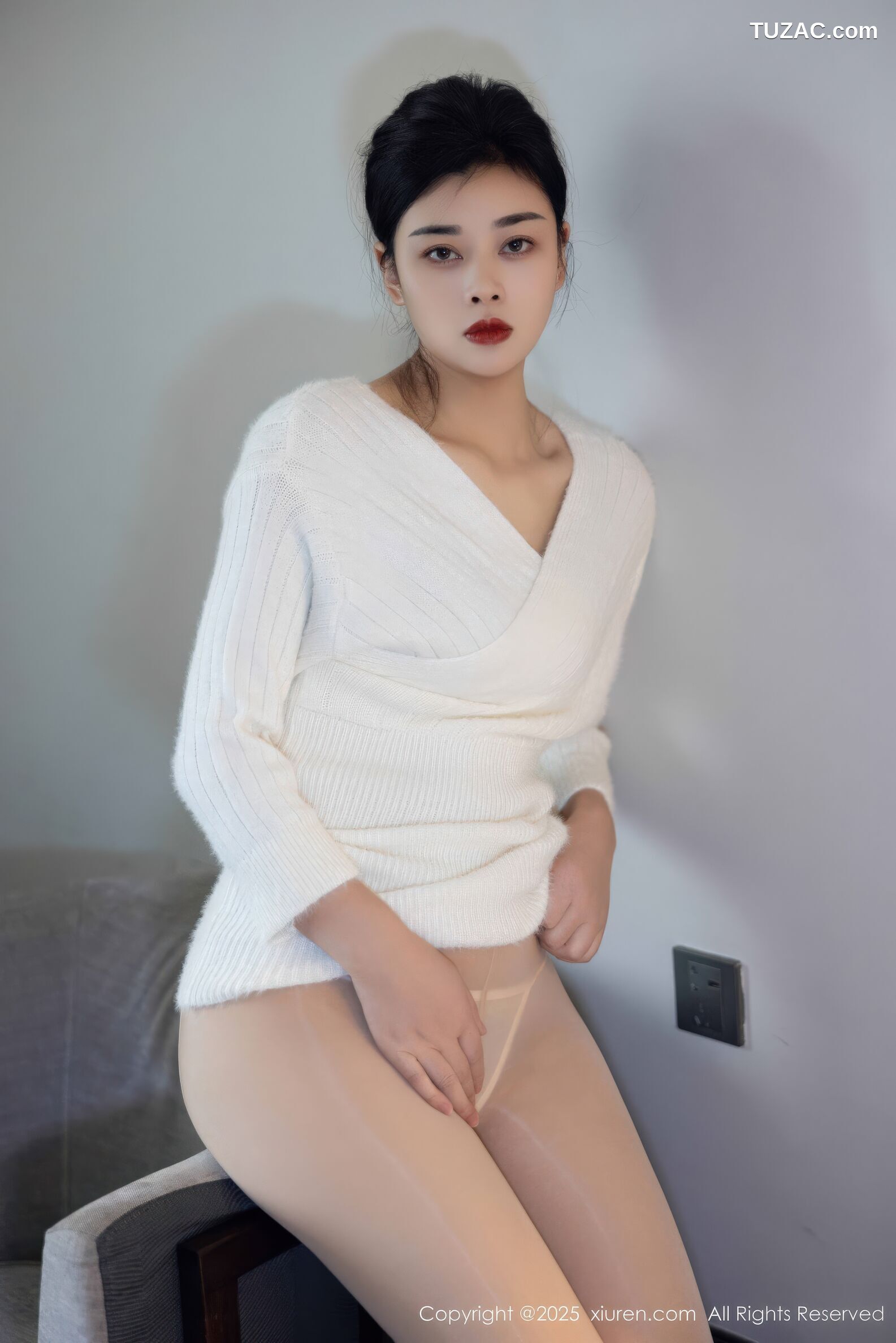 XiuRen秀人网-10986-徐清妍-白色毛衣肉色丝袜-2025.11.14