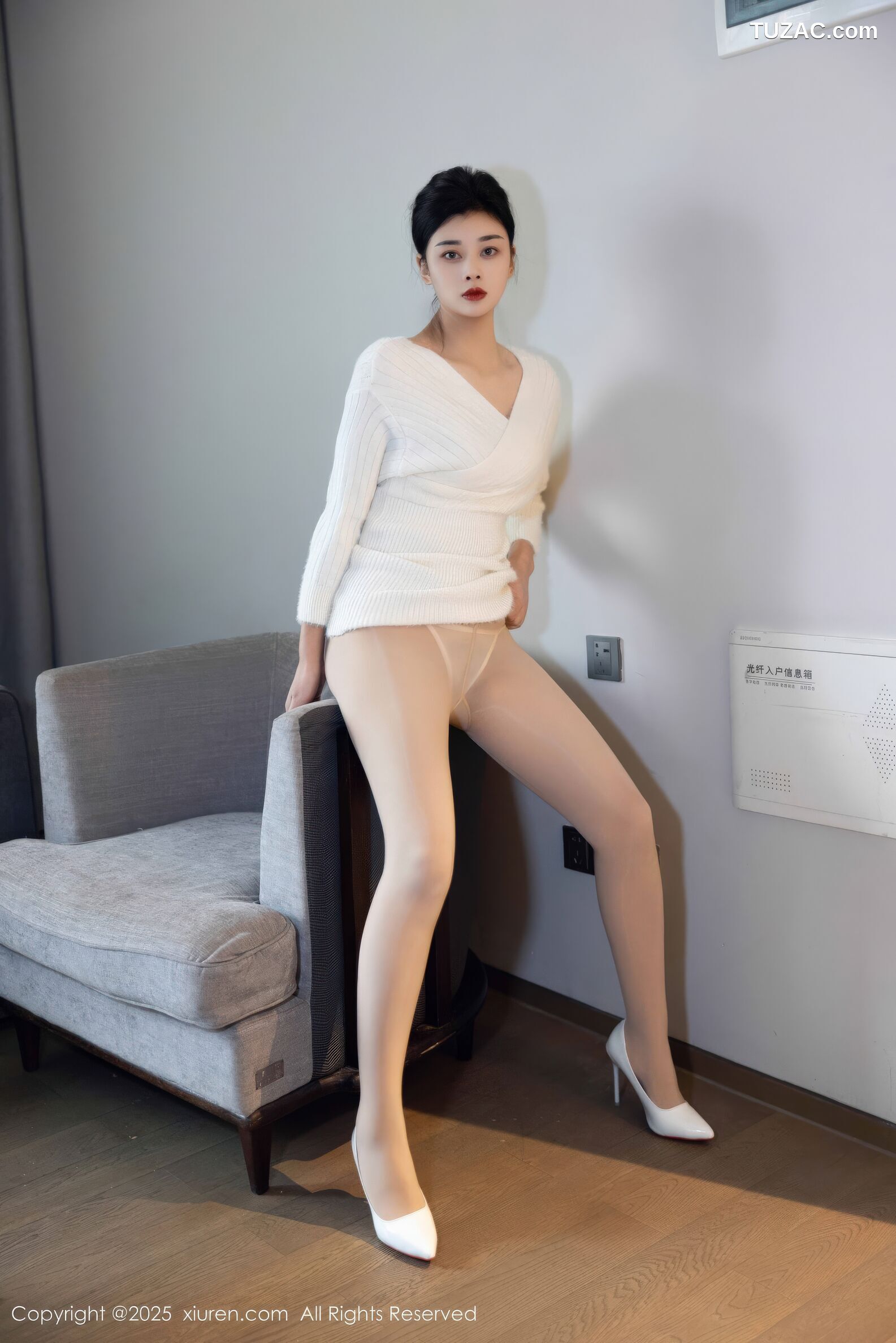 XiuRen秀人网-10986-徐清妍-白色毛衣肉色丝袜-2025.11.14