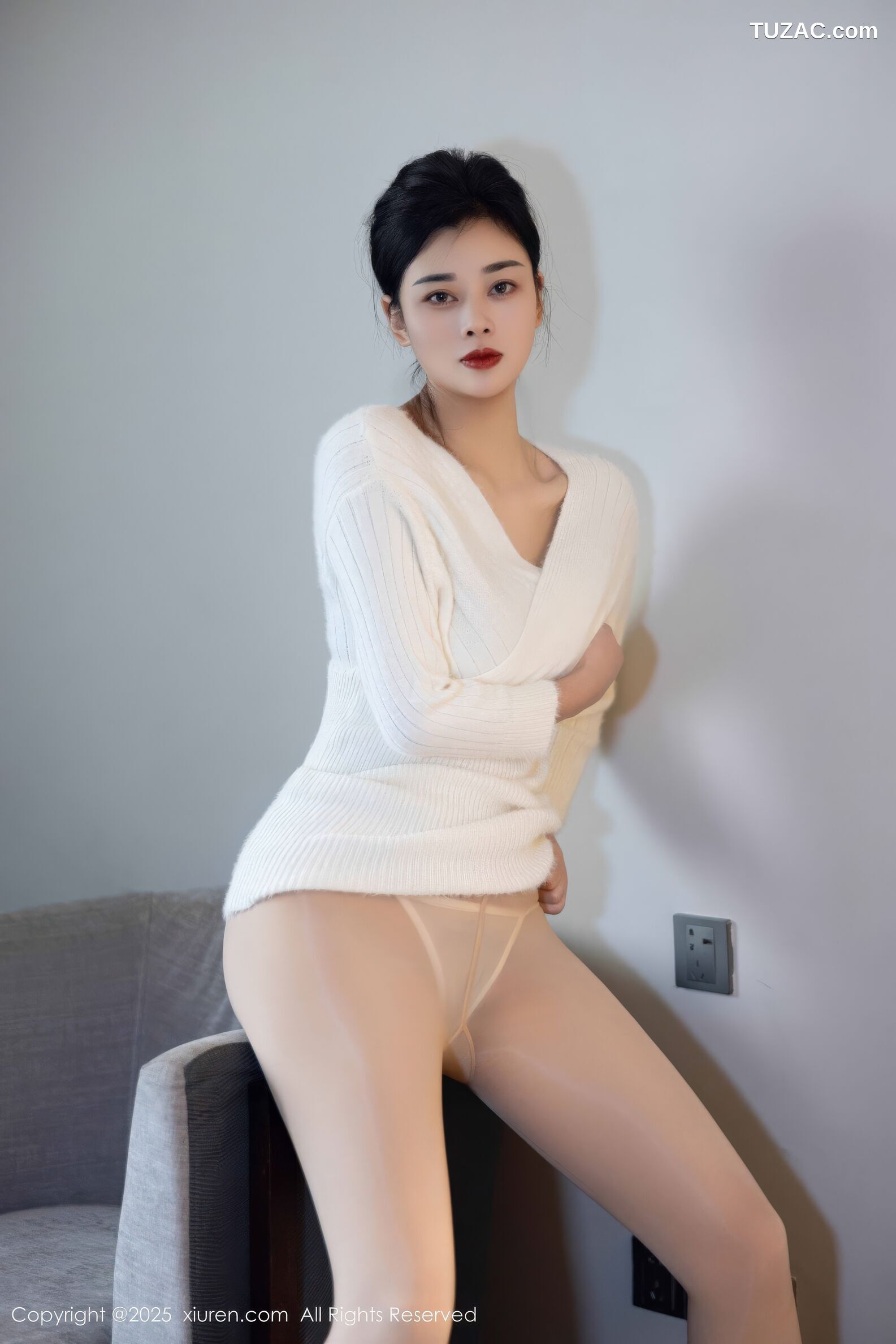 XiuRen秀人网-10986-徐清妍-白色毛衣肉色丝袜-2025.11.14