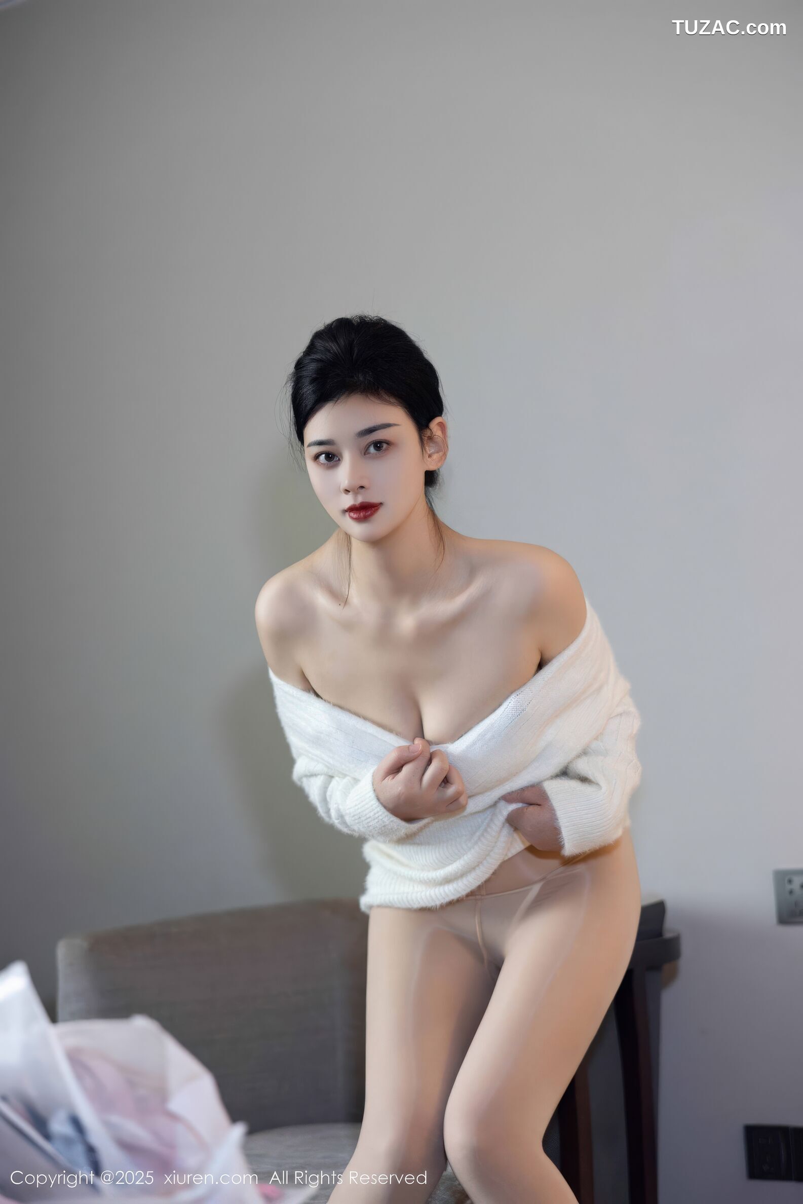XiuRen秀人网-10986-徐清妍-白色毛衣肉色丝袜-2025.11.14