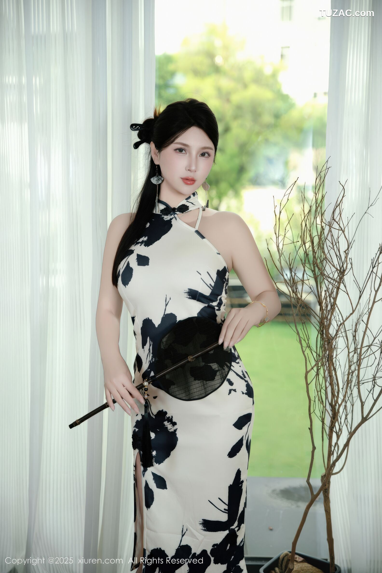 XiuRen秀人网-10989-小蛮妖Yummy-白色黑印花旗袍白色情趣内衣-2025.11.14