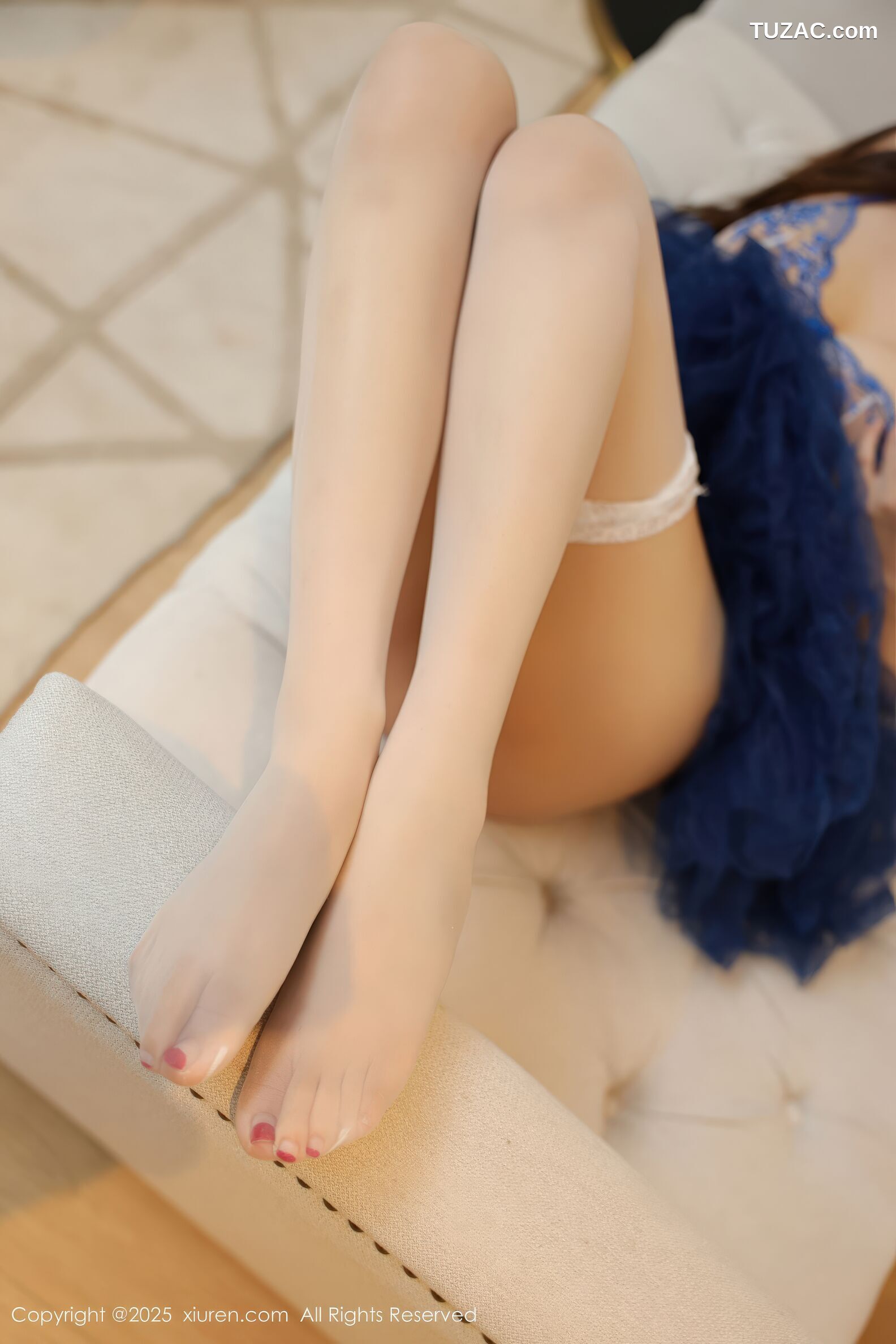 XiuRen秀人网-10990-小肉肉咪-童颜少女蓝色蓬蓬裙白色内衣白色丝袜-2025.11.14