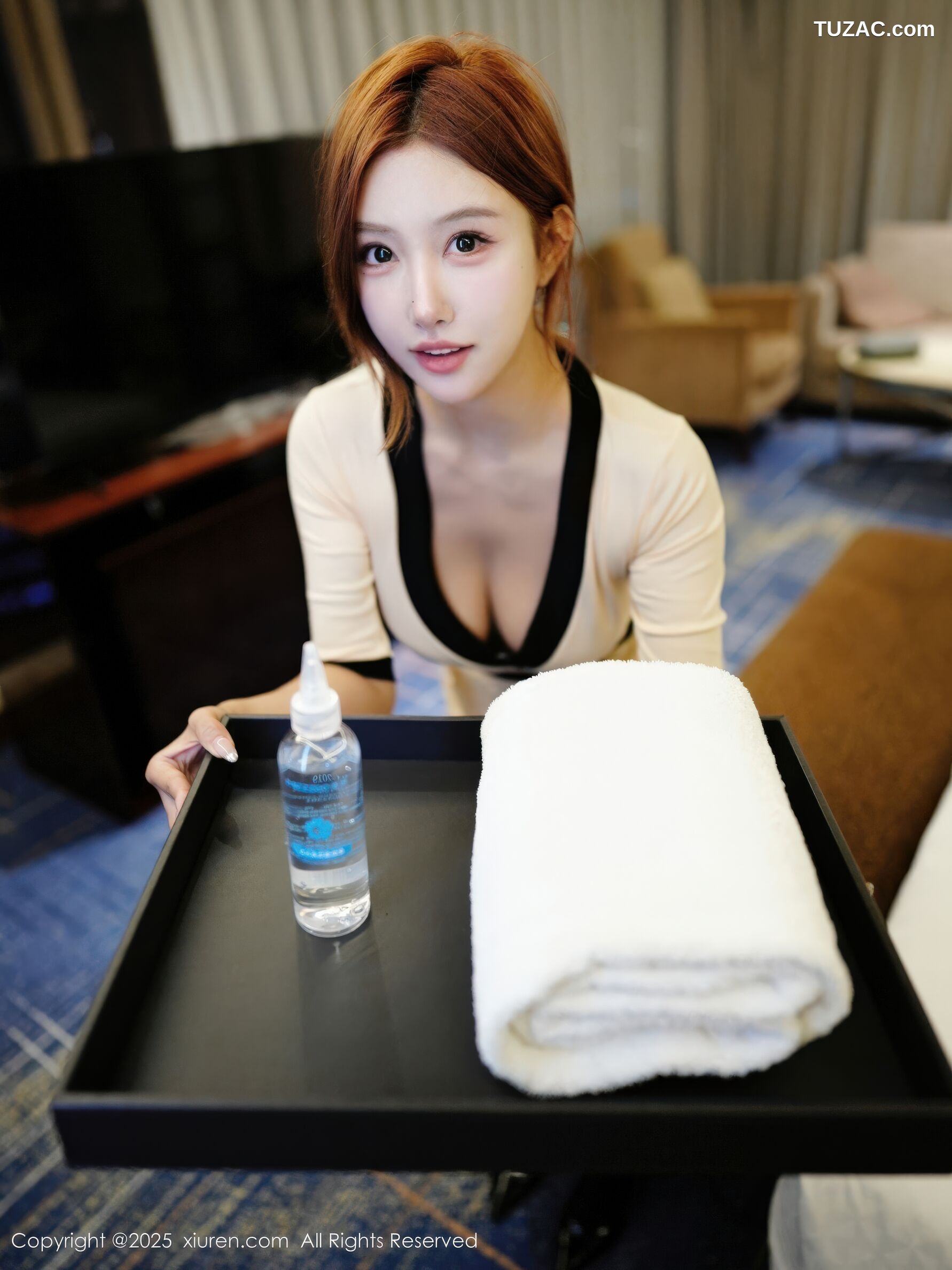 XiuRen秀人网-10991-金允希Yuki-浅色技师服黑蕾丝内衣黑丝-2025.11.14
