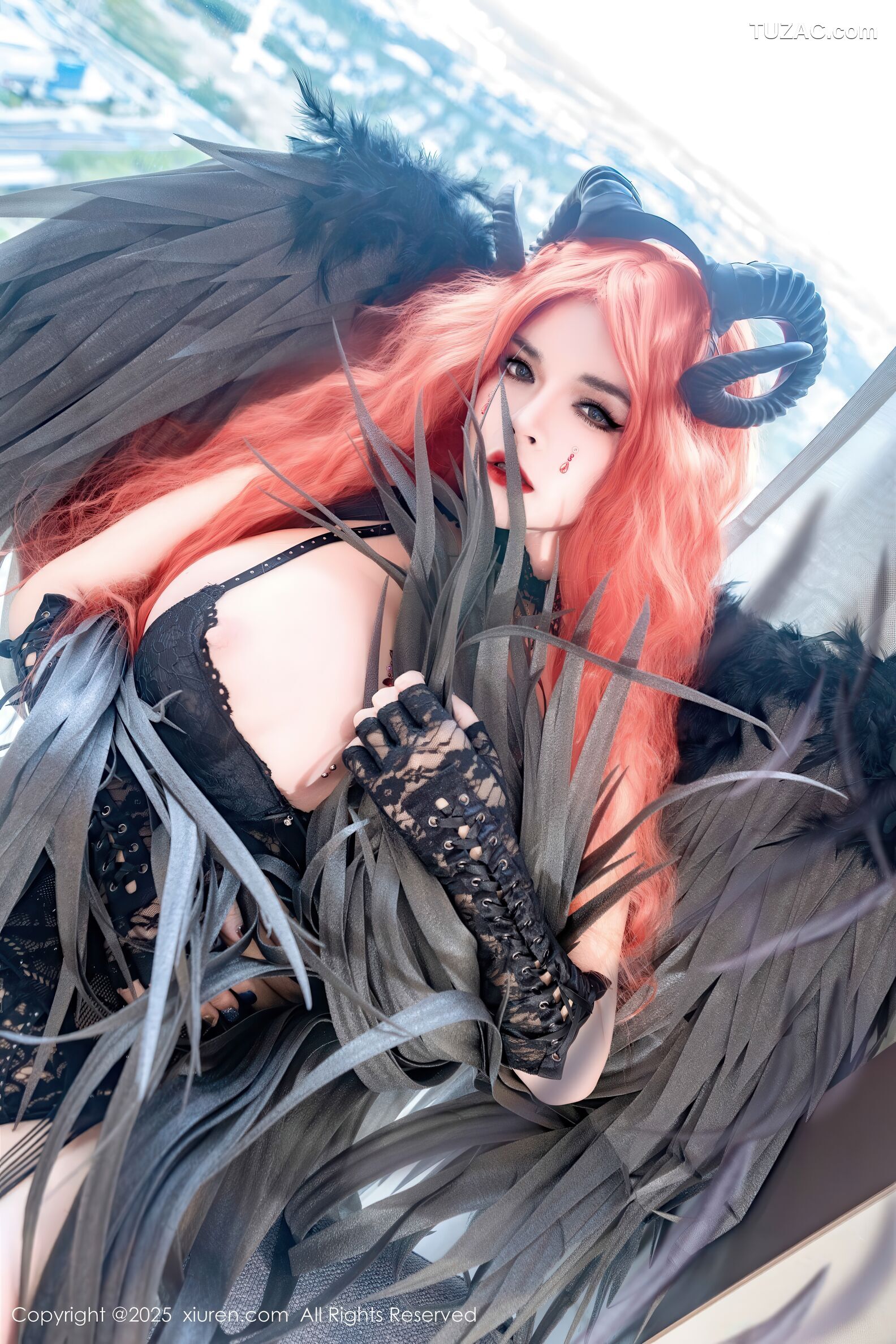 XiuRen秀人网-10994-伊丽莎有点白-的哥特系小恶魔cos红发黑羽翅黑蕾丝内衣黑丝-2025.11.17