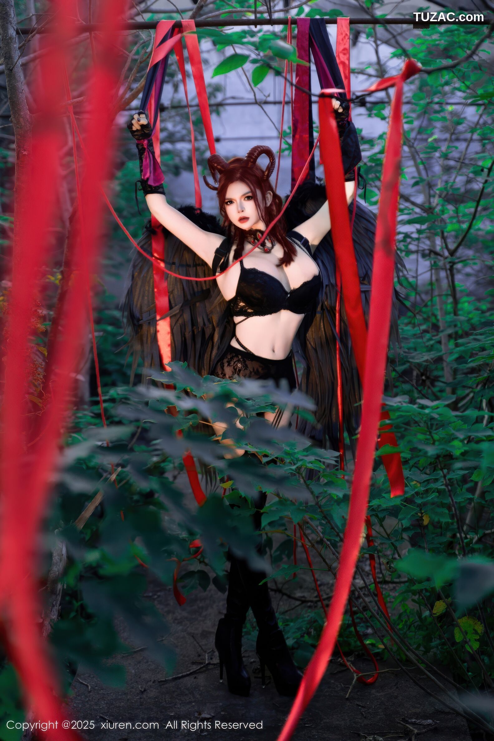 XiuRen秀人网-10994-伊丽莎有点白-的哥特系小恶魔cos红发黑羽翅黑蕾丝内衣黑丝-2025.11.17