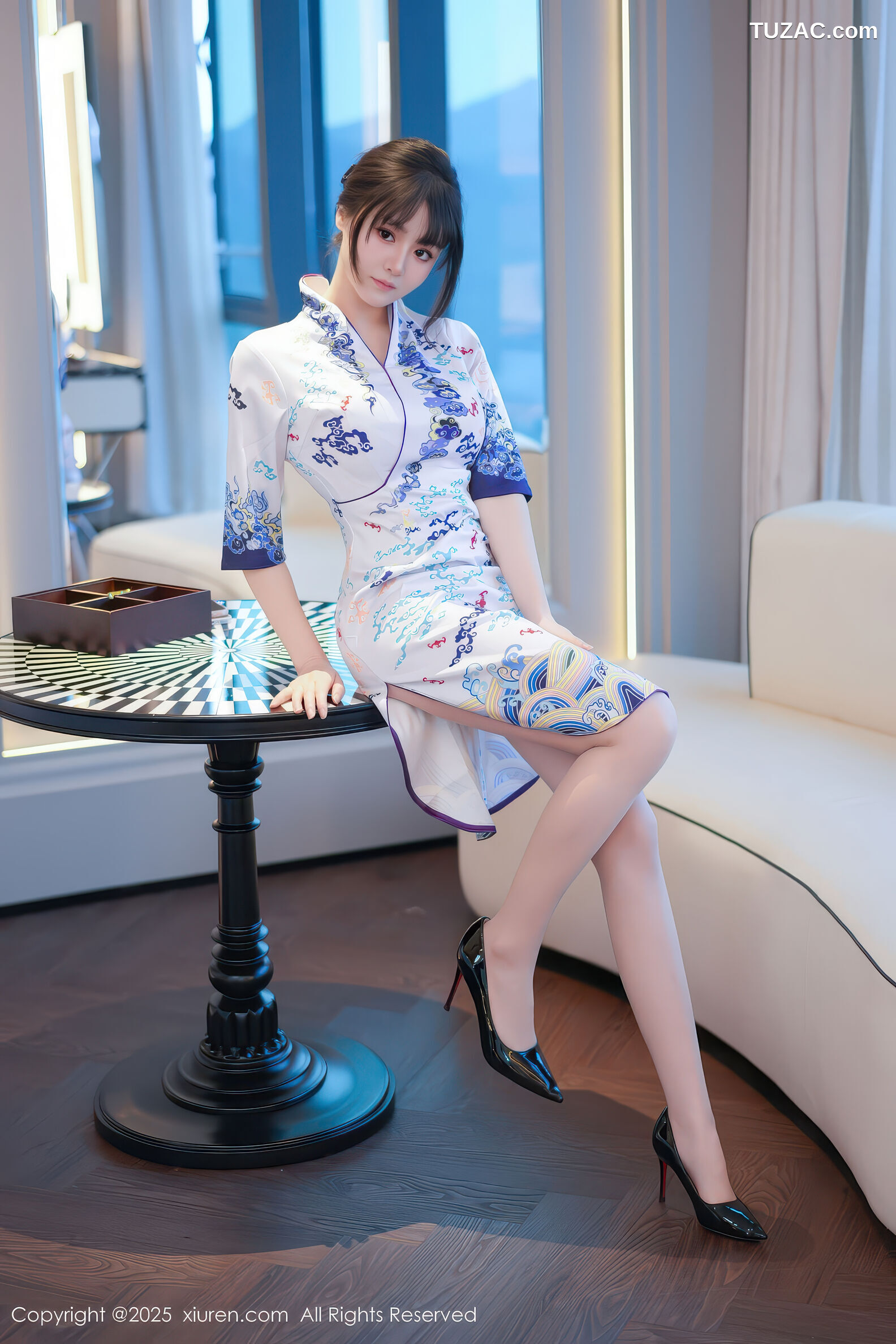 XiuRen秀人网-11001-沈南汐RuRu-浅色旗袍白蕾丝内衣肉丝-2025.11.18