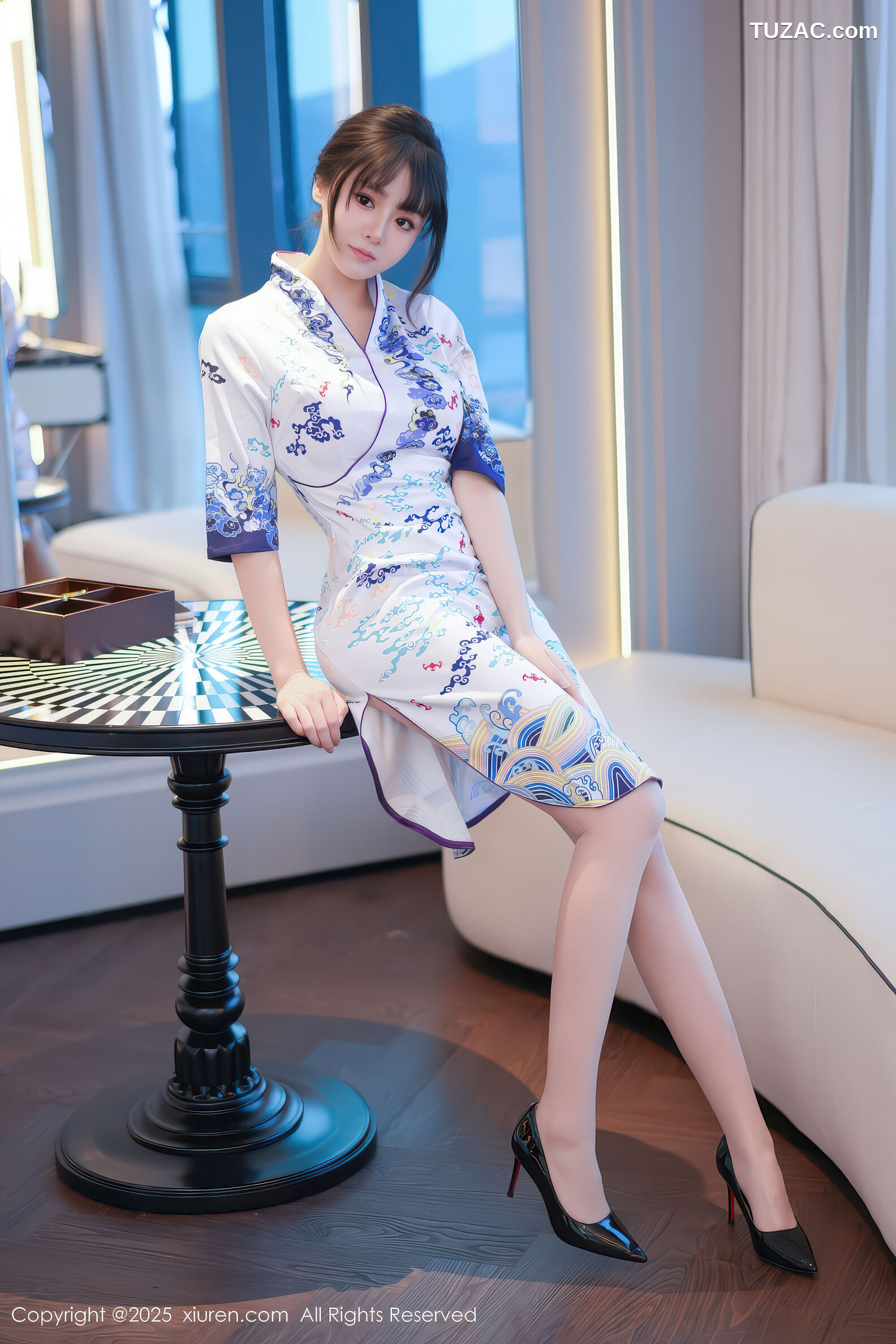 XiuRen秀人网-11001-沈南汐RuRu-浅色旗袍白蕾丝内衣肉丝-2025.11.18