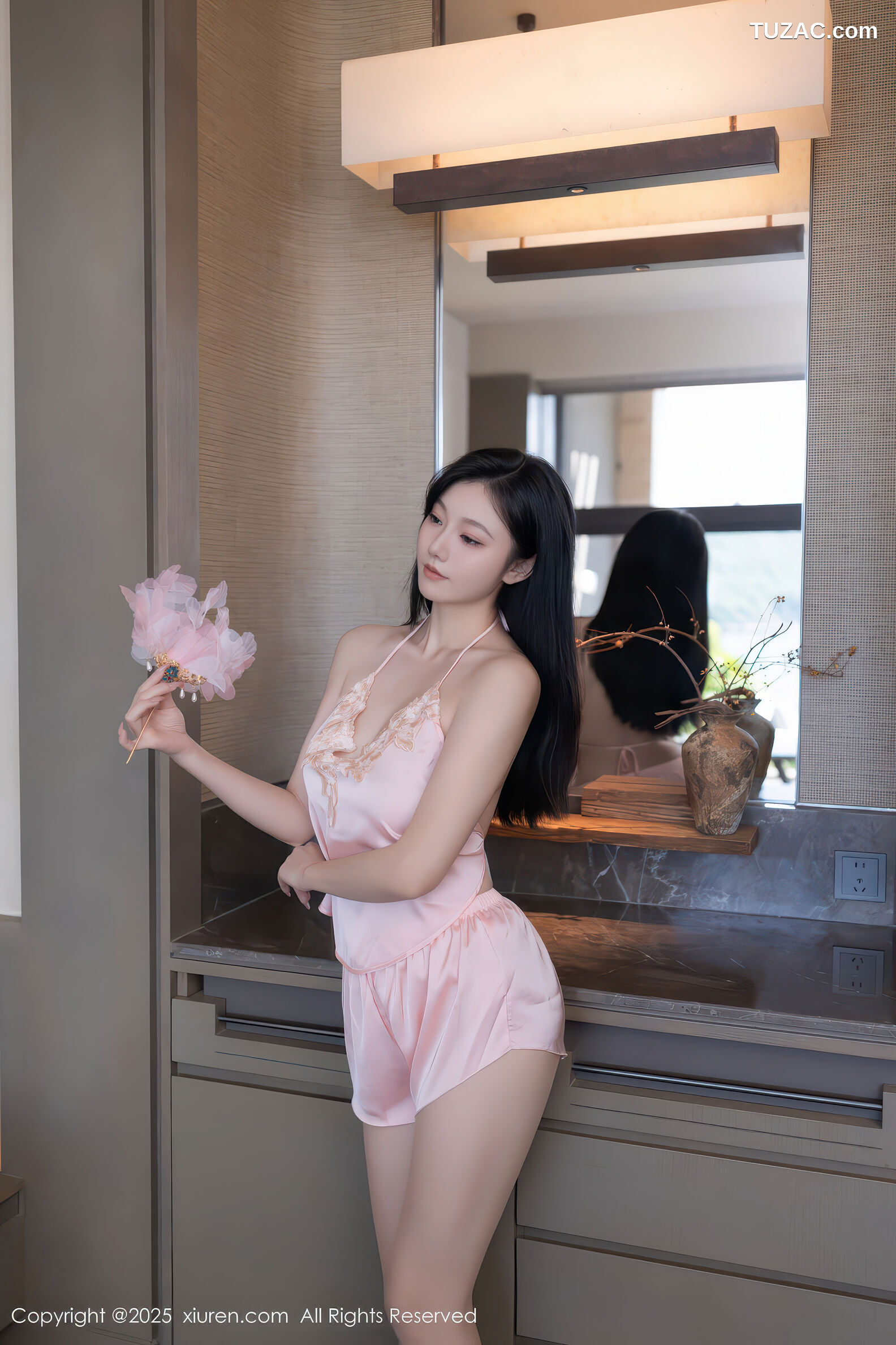XiuRen秀人网-11002-安然anran-粉色肚兜诱人肉色丝袜-2025.11.18