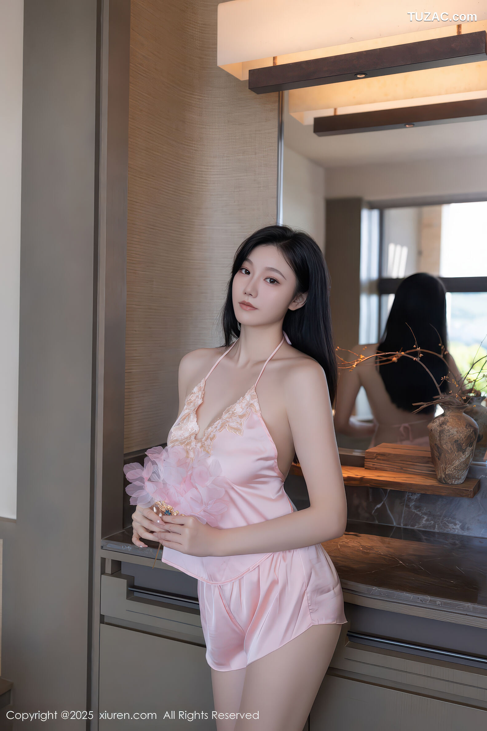 XiuRen秀人网-11002-安然anran-粉色肚兜诱人肉色丝袜-2025.11.18