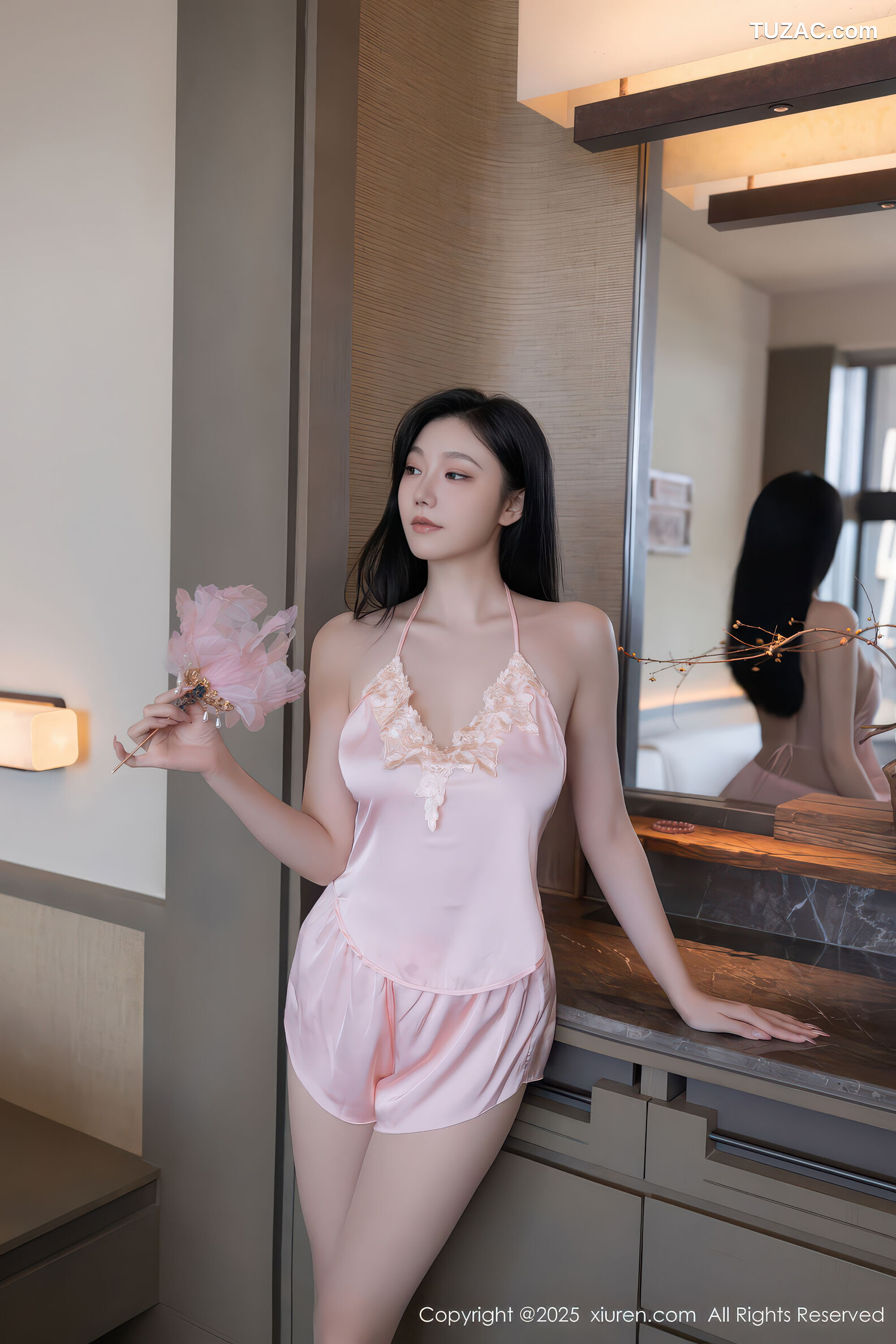 XiuRen秀人网-11002-安然anran-粉色肚兜诱人肉色丝袜-2025.11.18