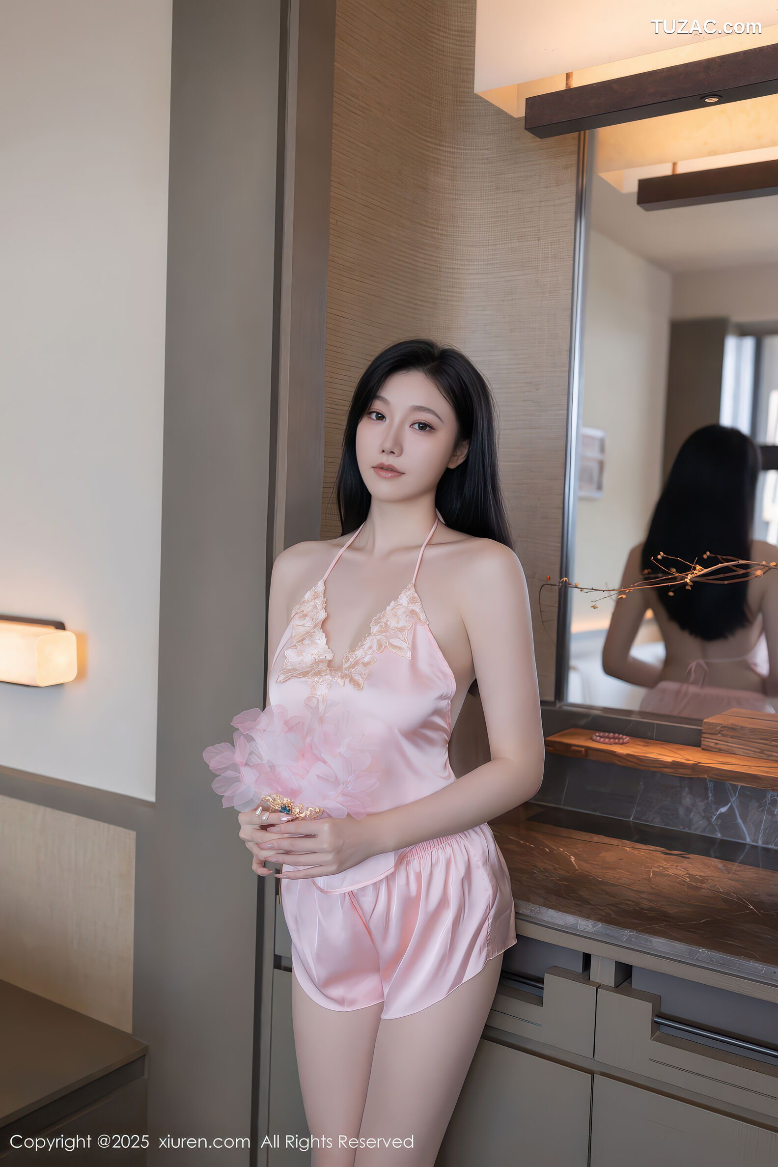 XiuRen秀人网-11002-安然anran-粉色肚兜诱人肉色丝袜-2025.11.18