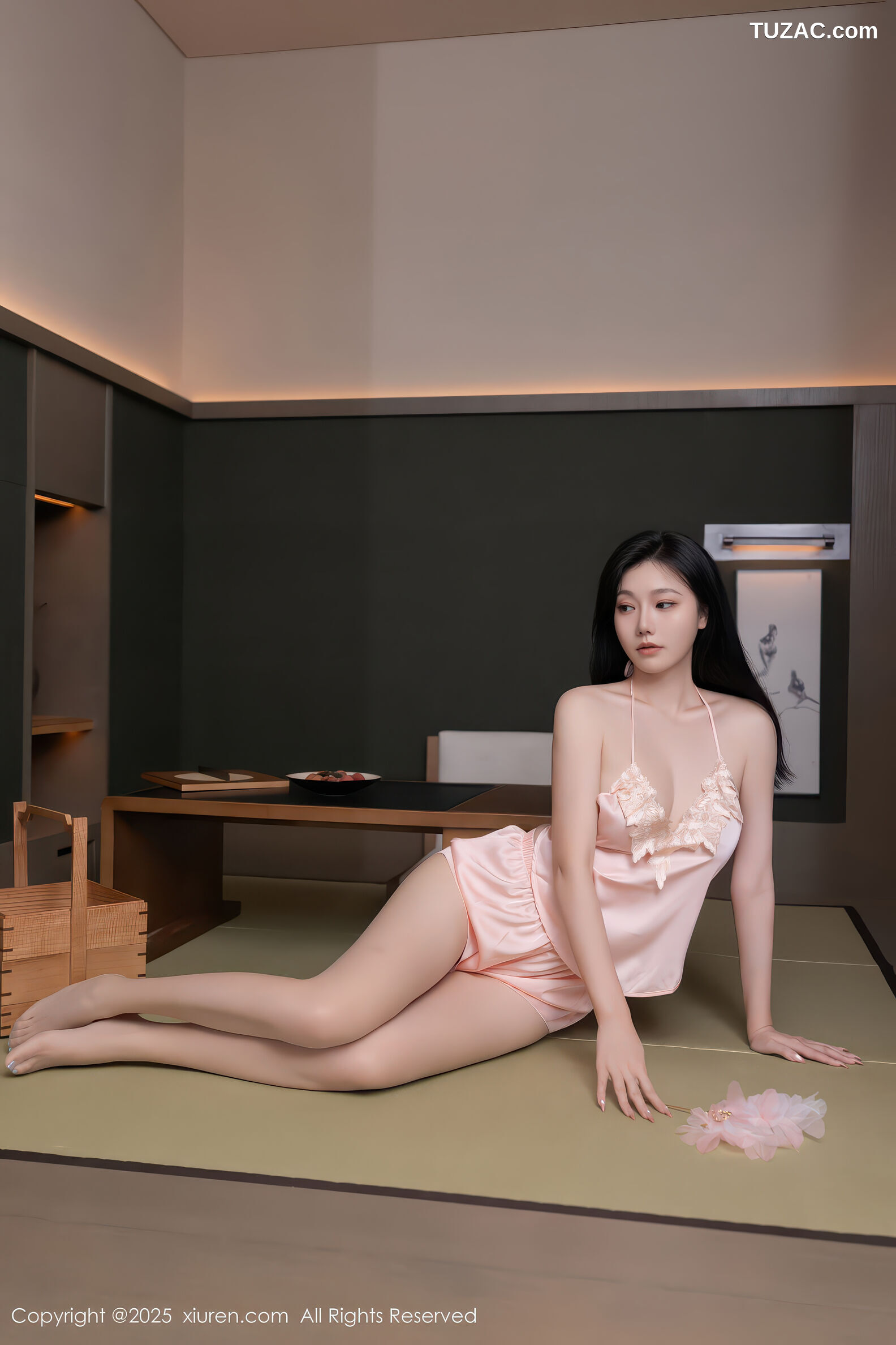 XiuRen秀人网-11002-安然anran-粉色肚兜诱人肉色丝袜-2025.11.18