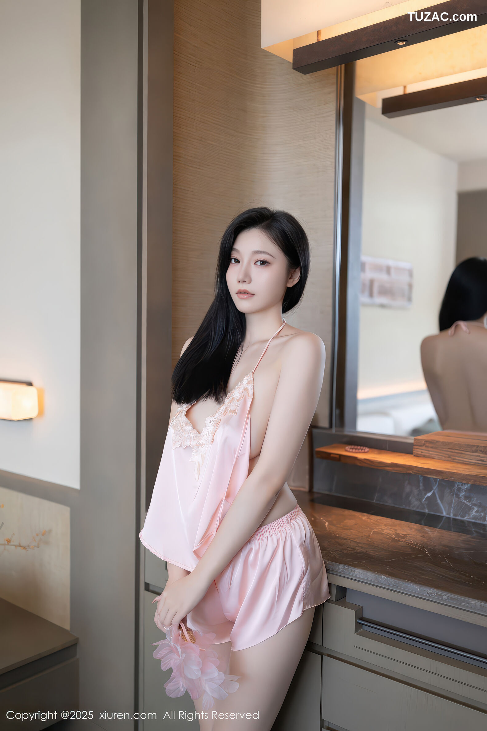 XiuRen秀人网-11002-安然anran-粉色肚兜诱人肉色丝袜-2025.11.18