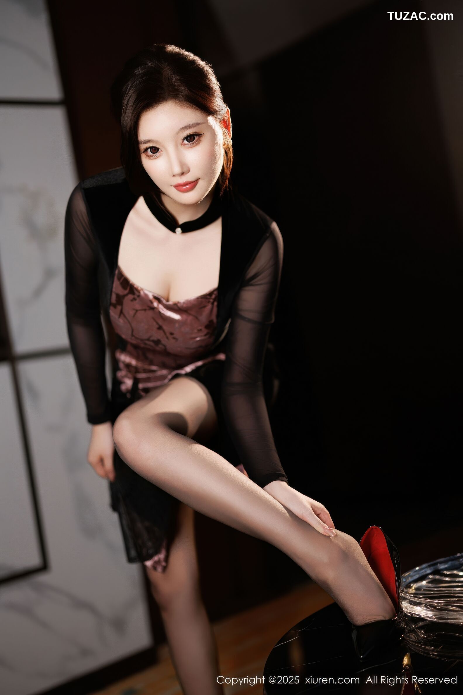 XiuRen秀人网-11013-CHENCHEN-修身旗袍西安旅拍写真发布-2025.11.20