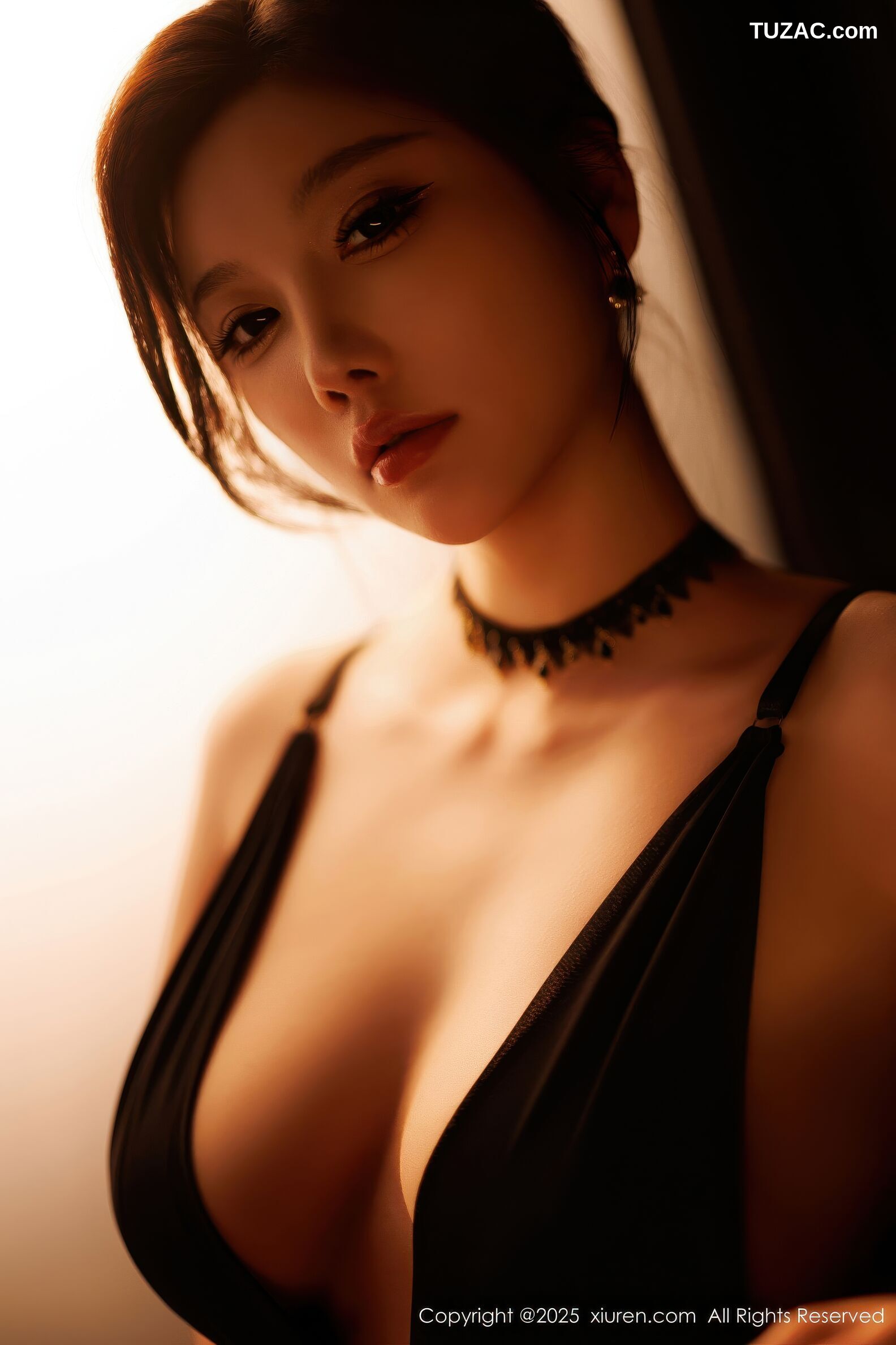XiuRen秀人网-11013-CHENCHEN-修身旗袍西安旅拍写真发布-2025.11.20