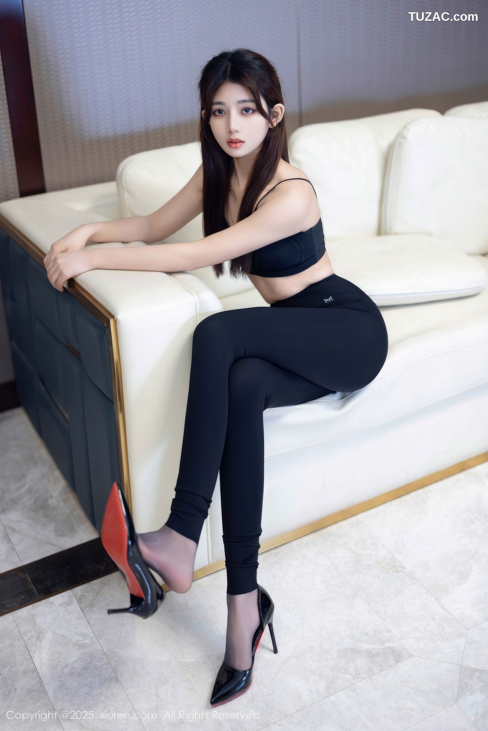 XiuRen秀人网-11015-姜冉冉Renee-黑色吊带黑长裤黑丝-2025.11.21