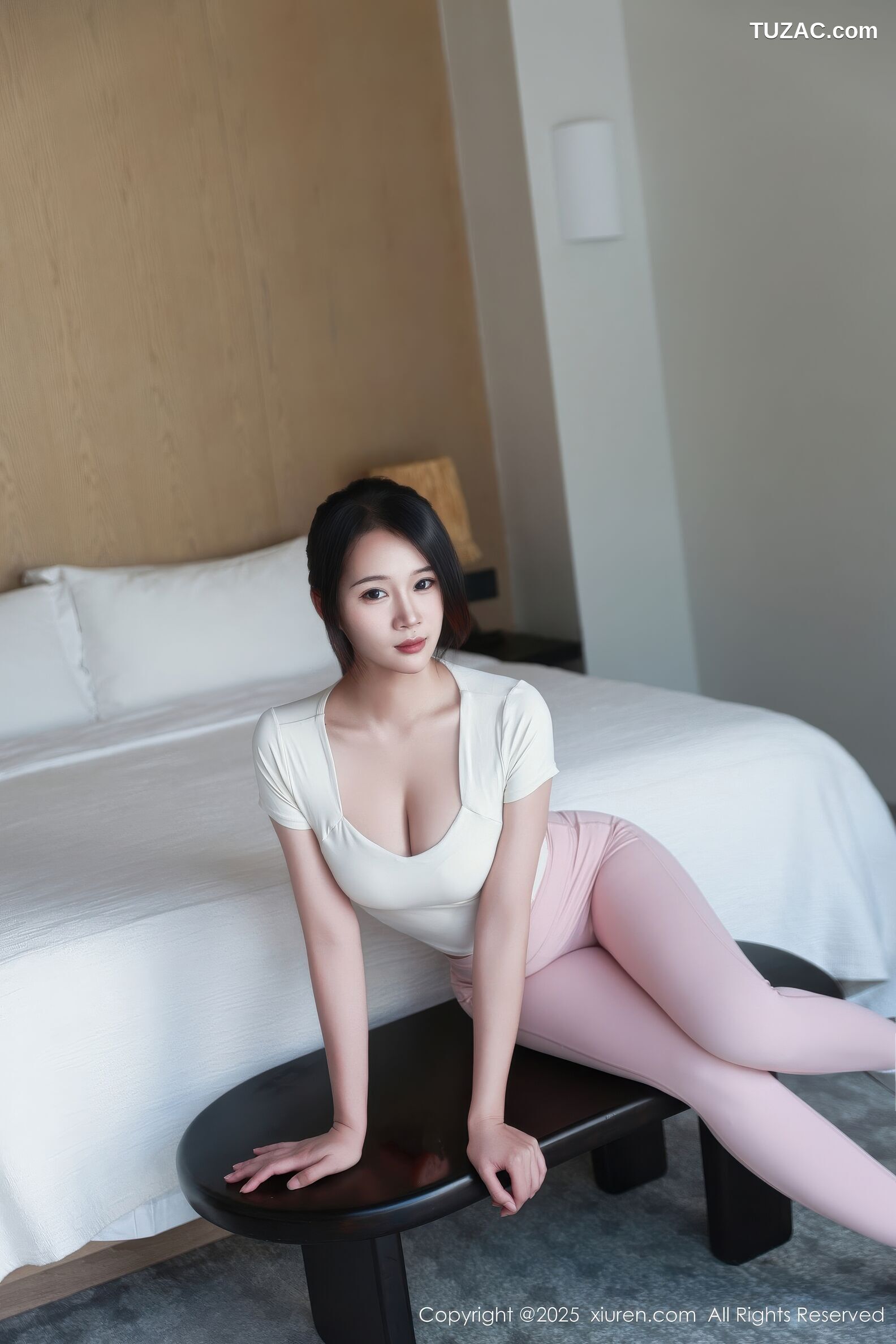 XiuRen秀人网-11018-南乔-白运动背心淡粉瑜伽裤灰丝-2025.11.21