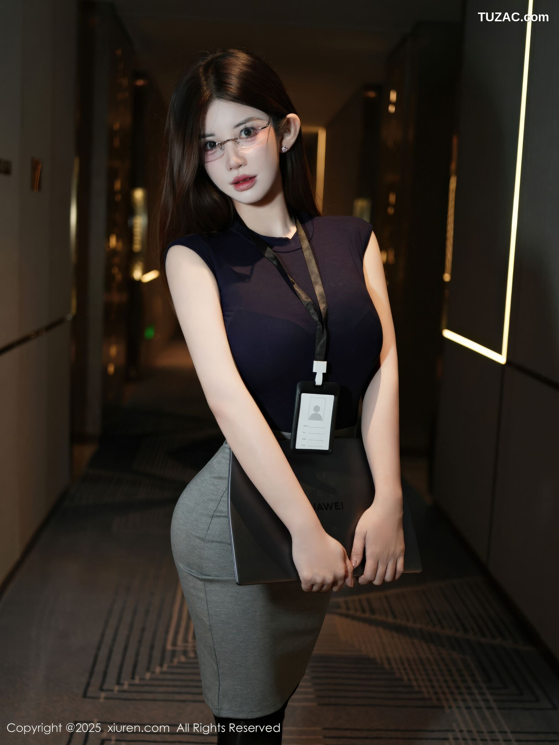 XiuRen秀人网-11023-苏甜橙子-OL深色职业装豹纹内衣黑丝-2025.11.24