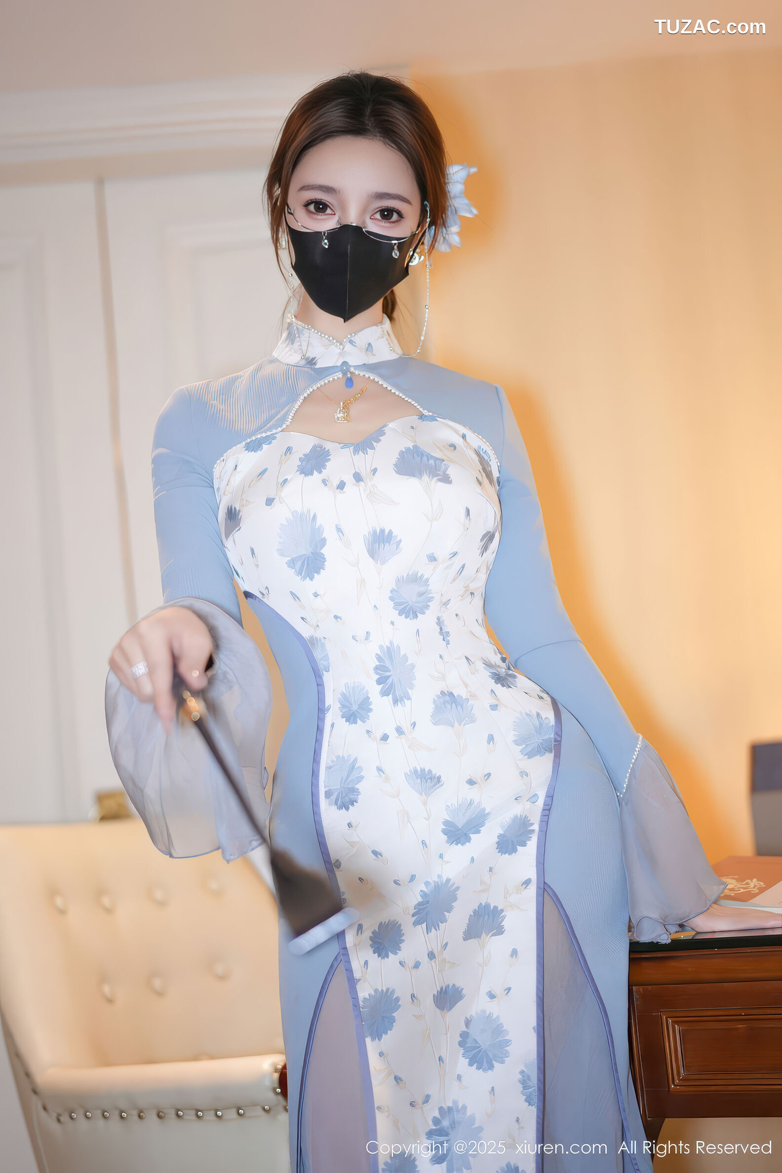 XiuRen秀人网-11033-Twins桃桃-淡蓝旗袍白色内衣-2025.11.26