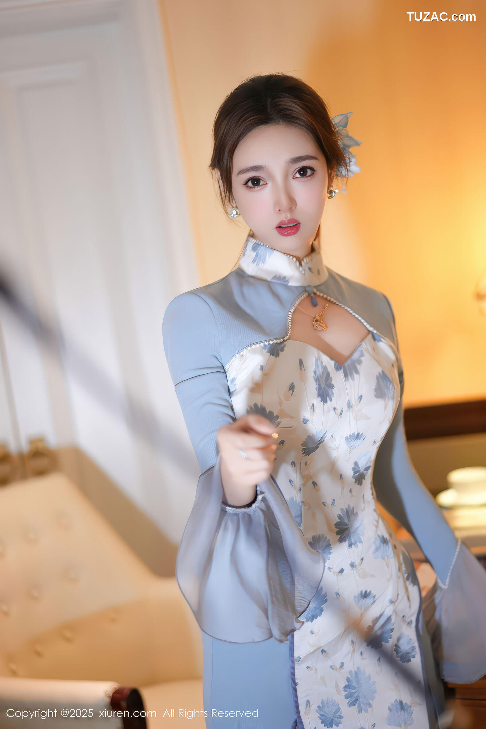 XiuRen秀人网-11033-Twins桃桃-淡蓝旗袍白色内衣-2025.11.26