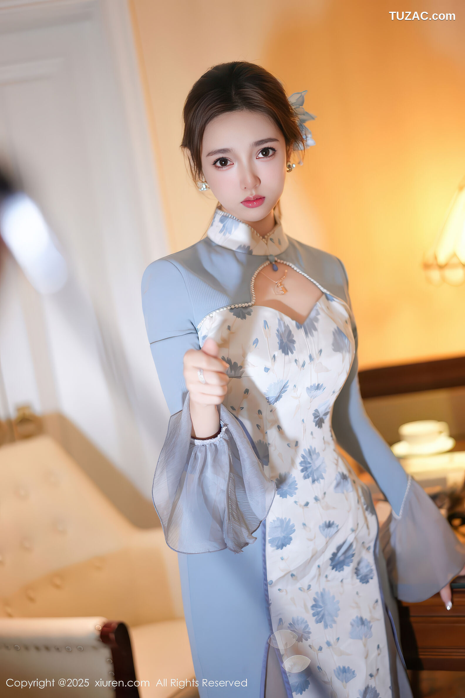 XiuRen秀人网-11033-Twins桃桃-淡蓝旗袍白色内衣-2025.11.26