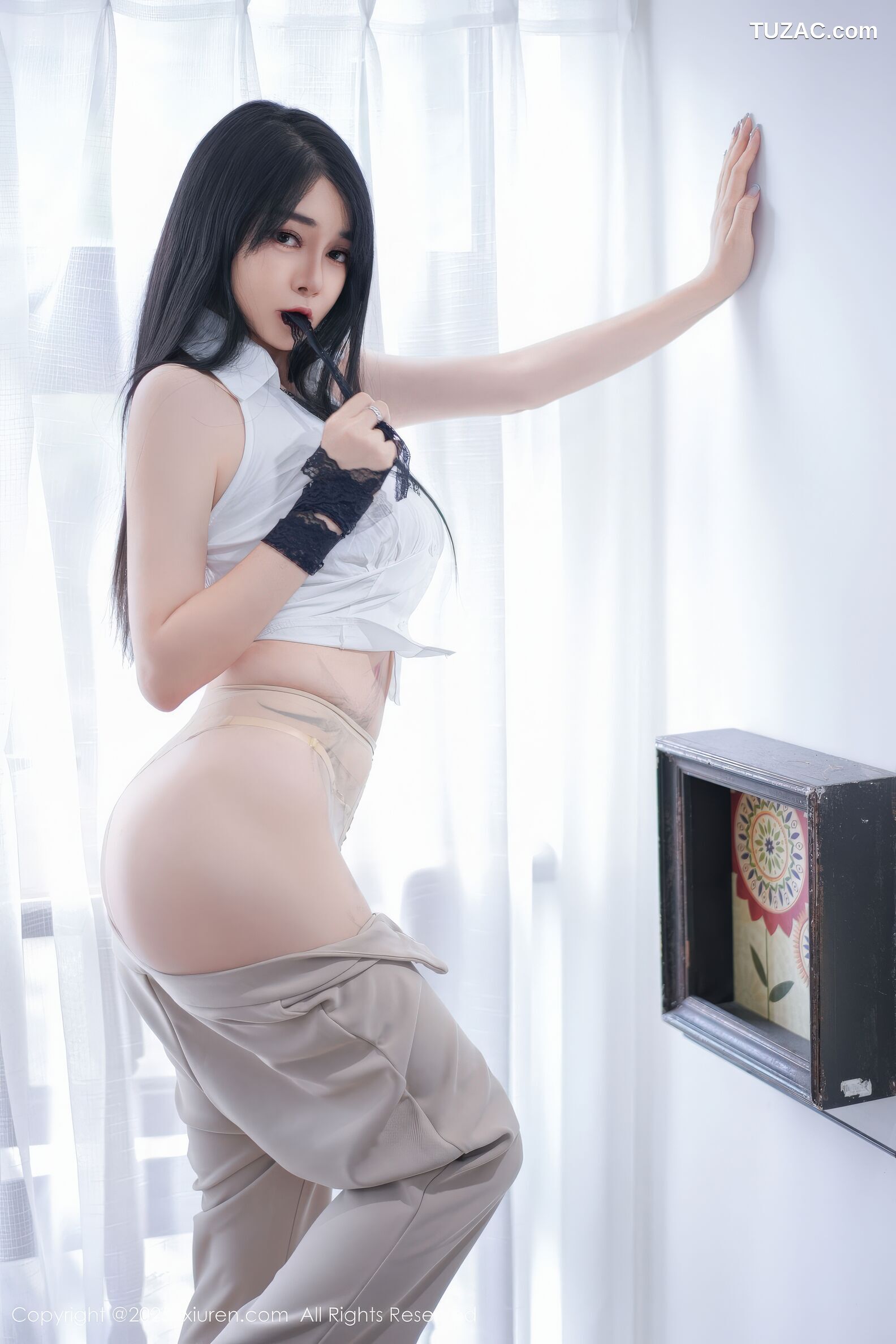 XiuRen秀人网-11038-凯竹-浅色长裤肉色内衣肉丝-2025.11.27
