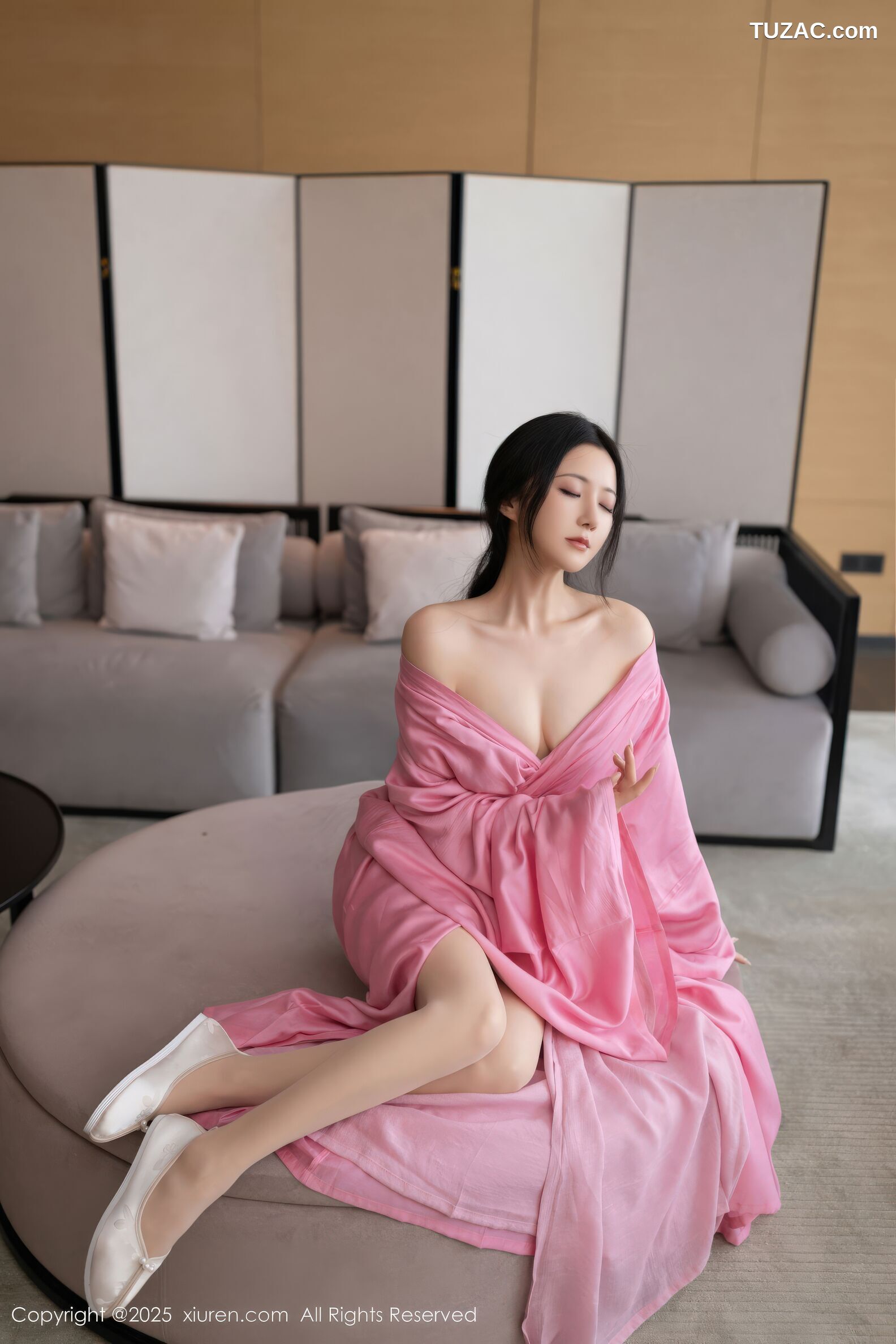 XiuRen秀人网-11049-鱼子酱Fish-粉色古风月影纱肉色丝袜-2025.11.28