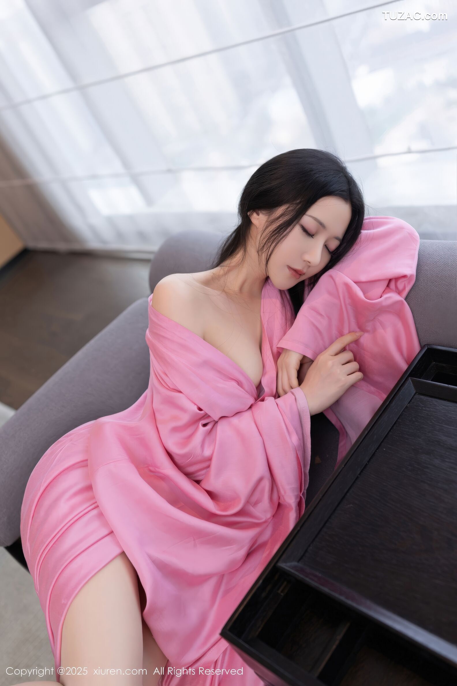 XiuRen秀人网-11049-鱼子酱Fish-粉色古风月影纱肉色丝袜-2025.11.28