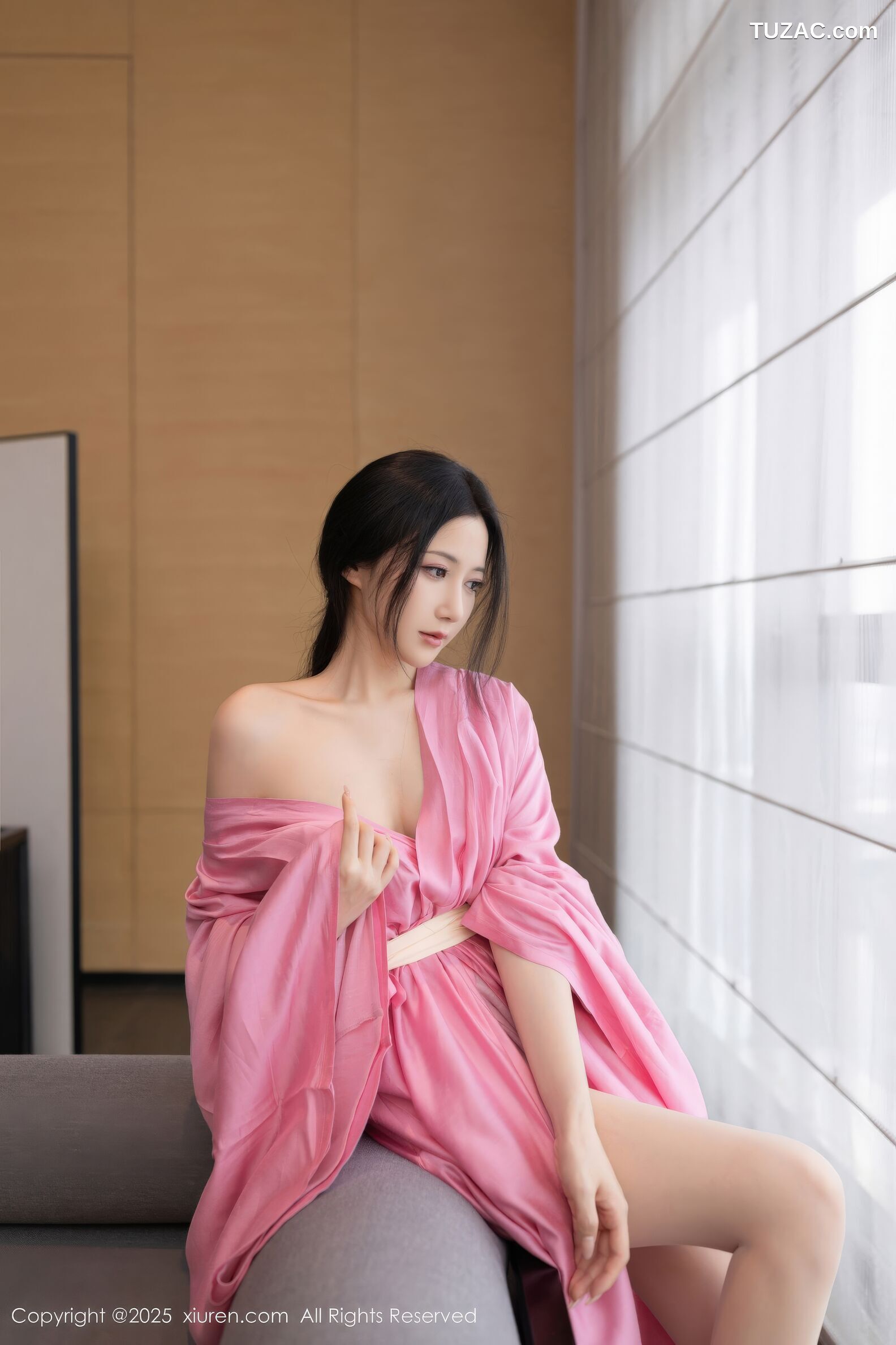 XiuRen秀人网-11049-鱼子酱Fish-粉色古风月影纱肉色丝袜-2025.11.28