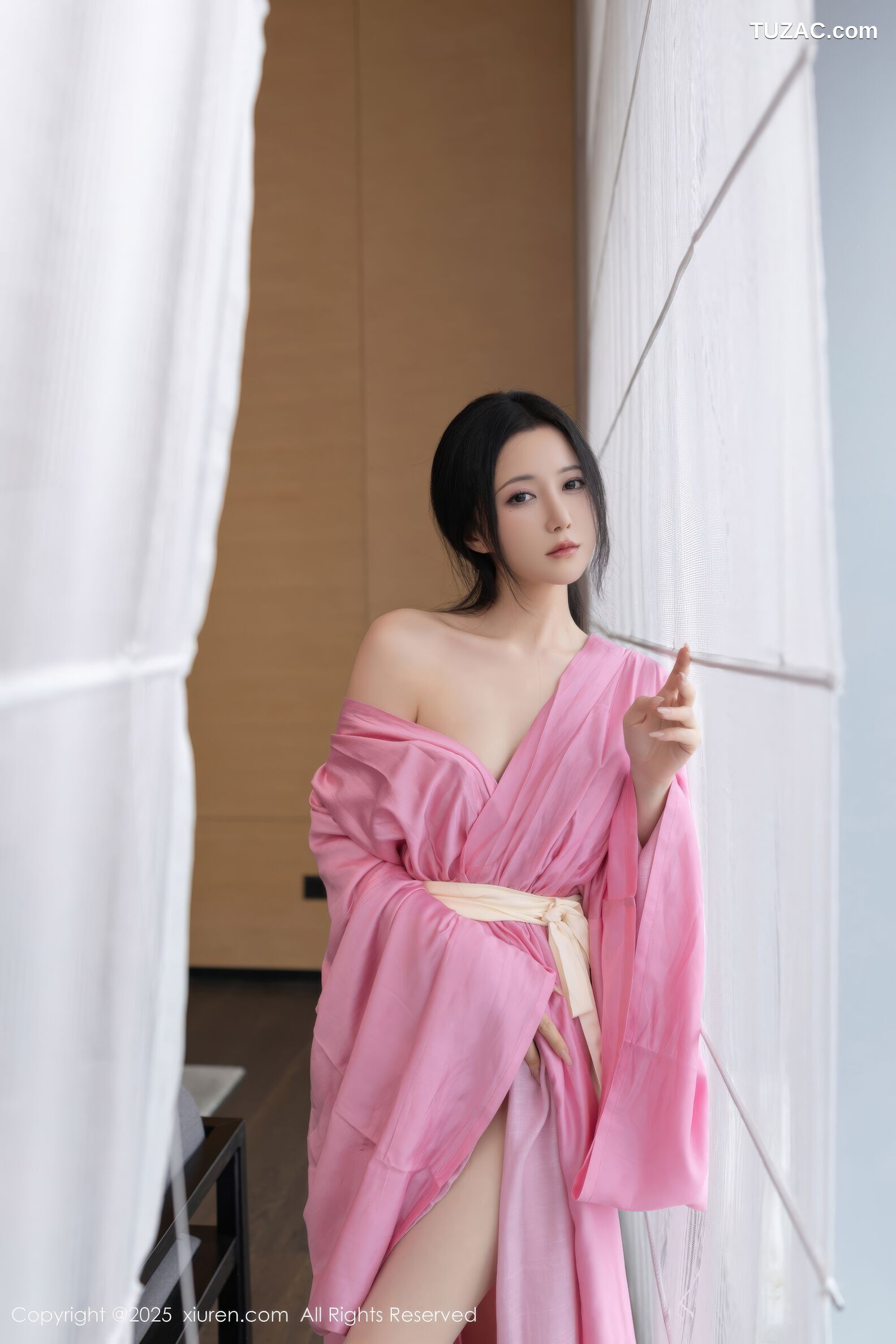 XiuRen秀人网-11049-鱼子酱Fish-粉色古风月影纱肉色丝袜-2025.11.28
