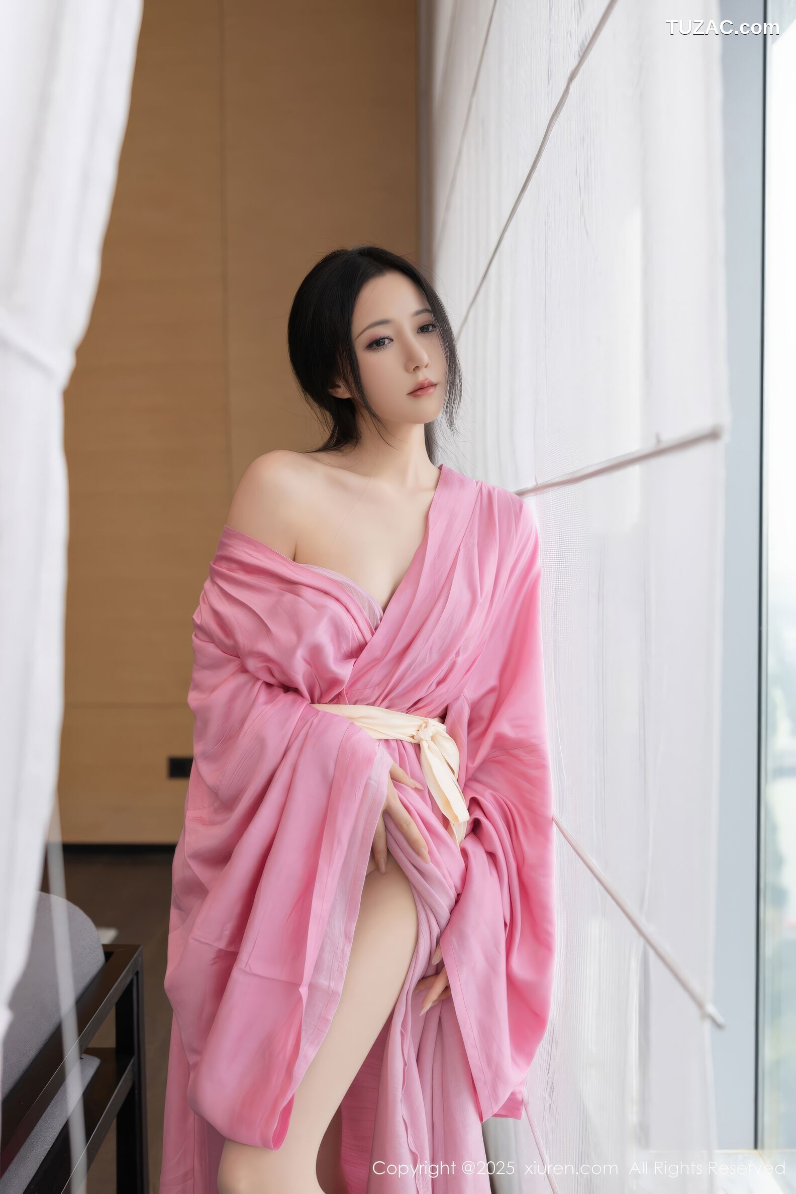 XiuRen秀人网-11049-鱼子酱Fish-粉色古风月影纱肉色丝袜-2025.11.28