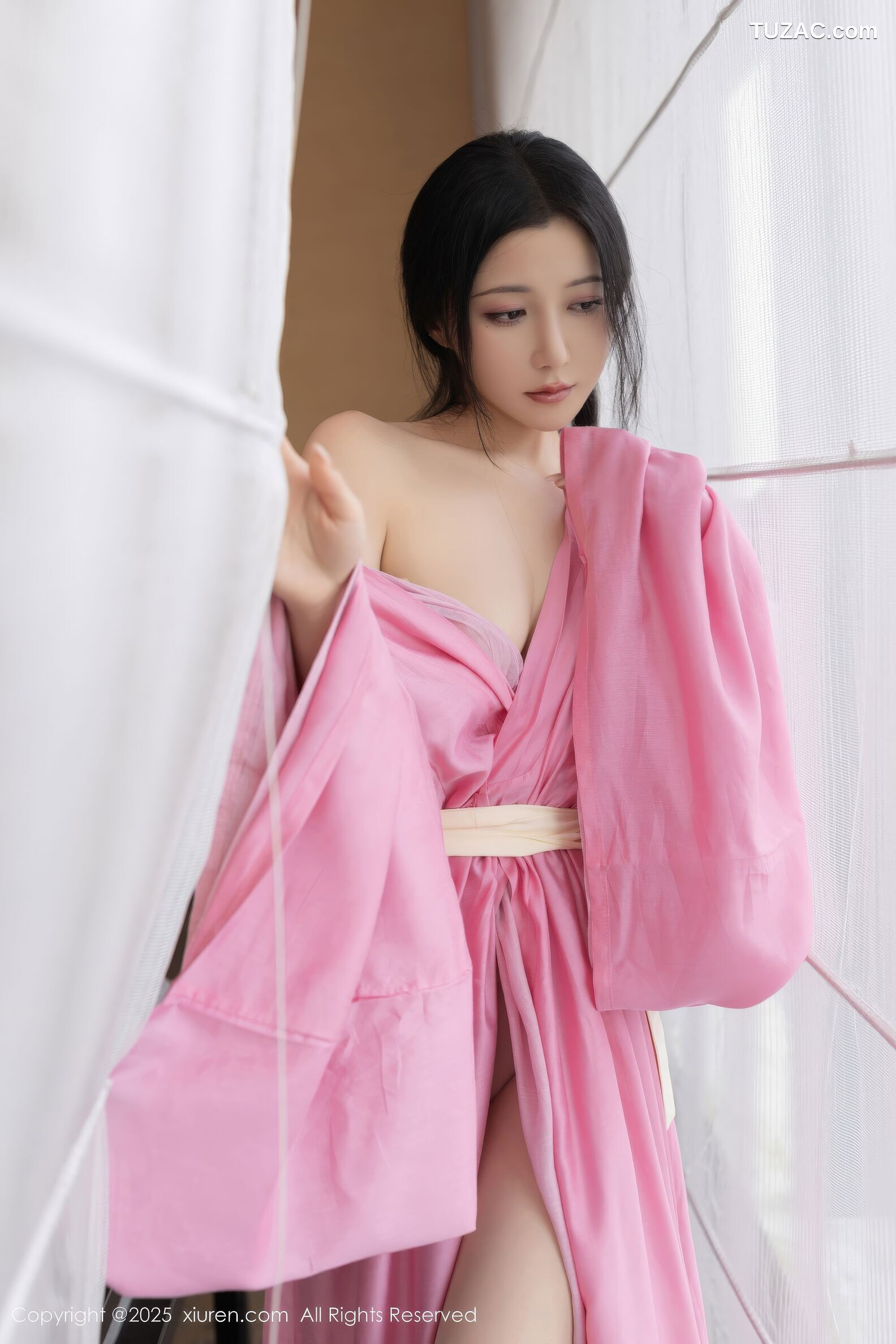 XiuRen秀人网-11049-鱼子酱Fish-粉色古风月影纱肉色丝袜-2025.11.28