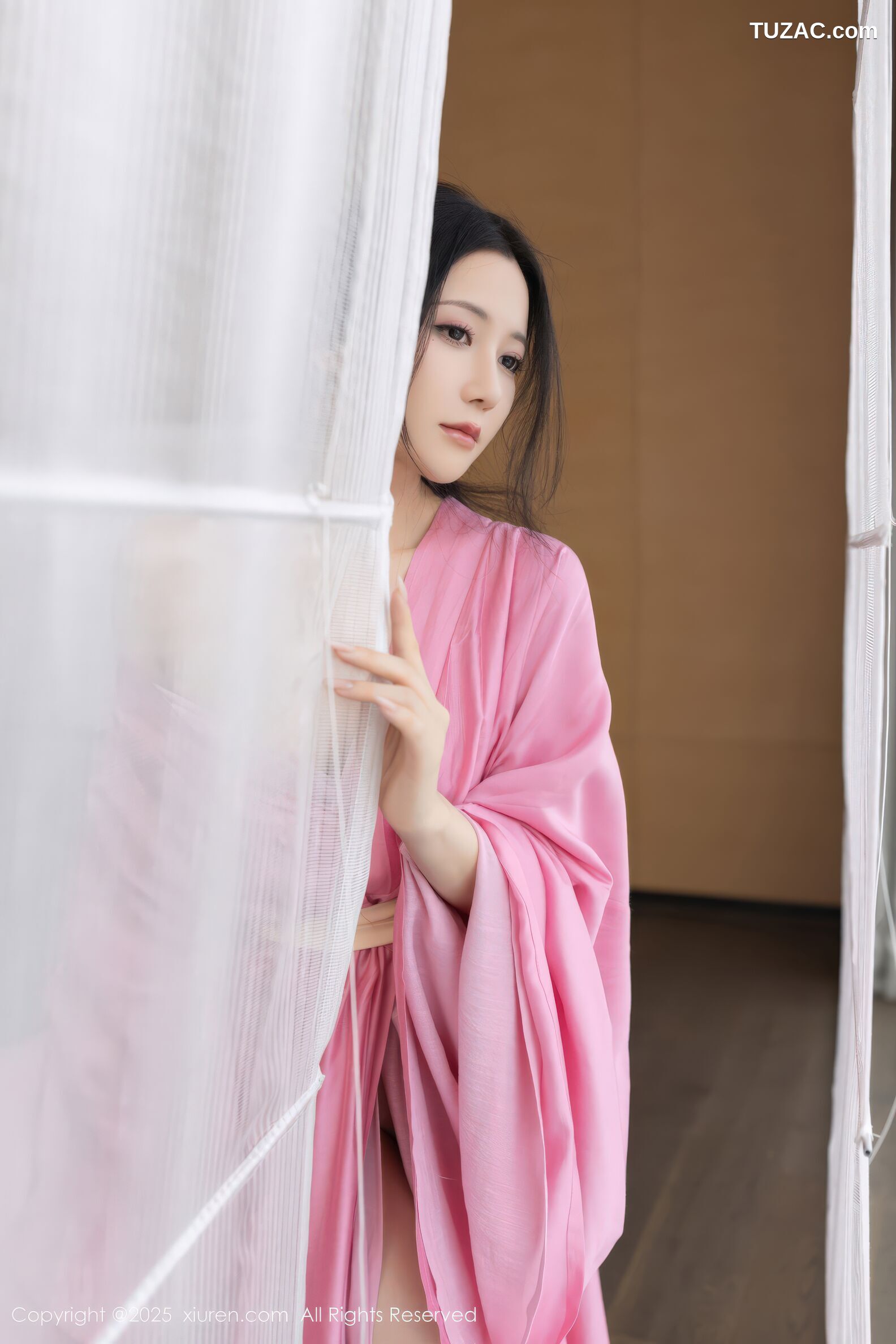 XiuRen秀人网-11049-鱼子酱Fish-粉色古风月影纱肉色丝袜-2025.11.28