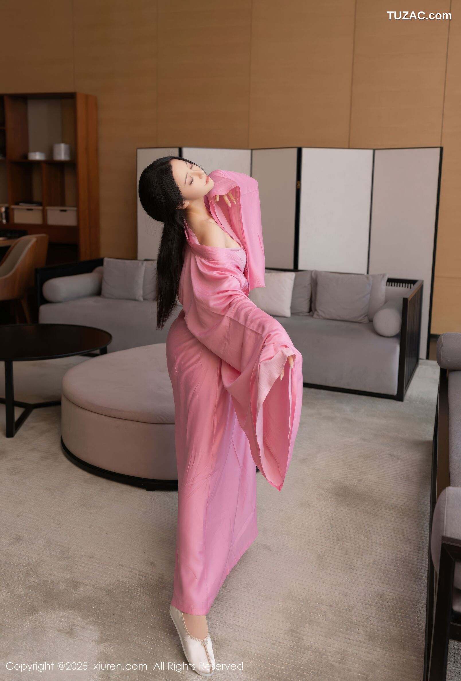 XiuRen秀人网-11049-鱼子酱Fish-粉色古风月影纱肉色丝袜-2025.11.28