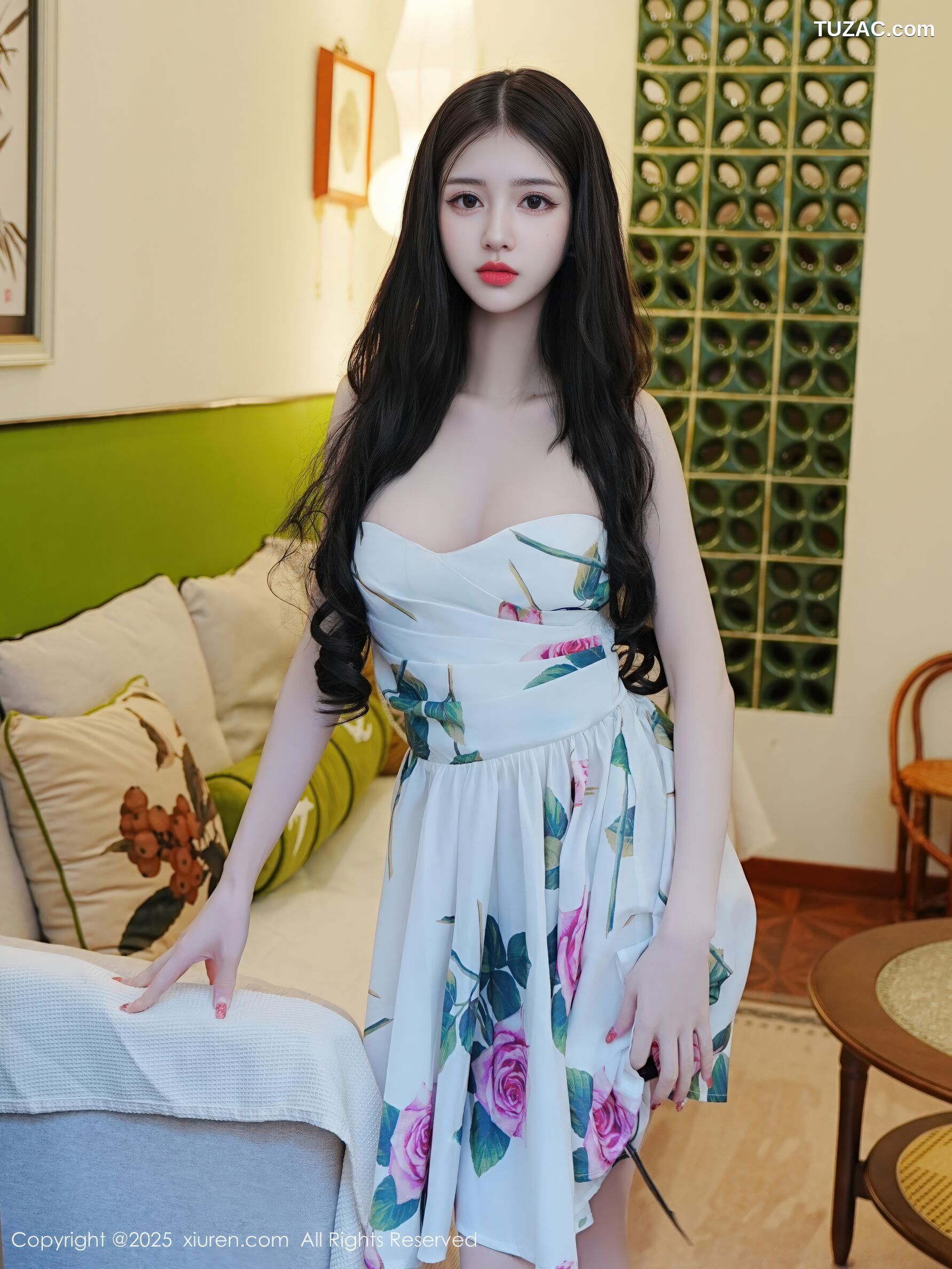 XiuRen秀人网-11051-白小蝶-浅色连衣短裙肉丝美女-2025.12.01