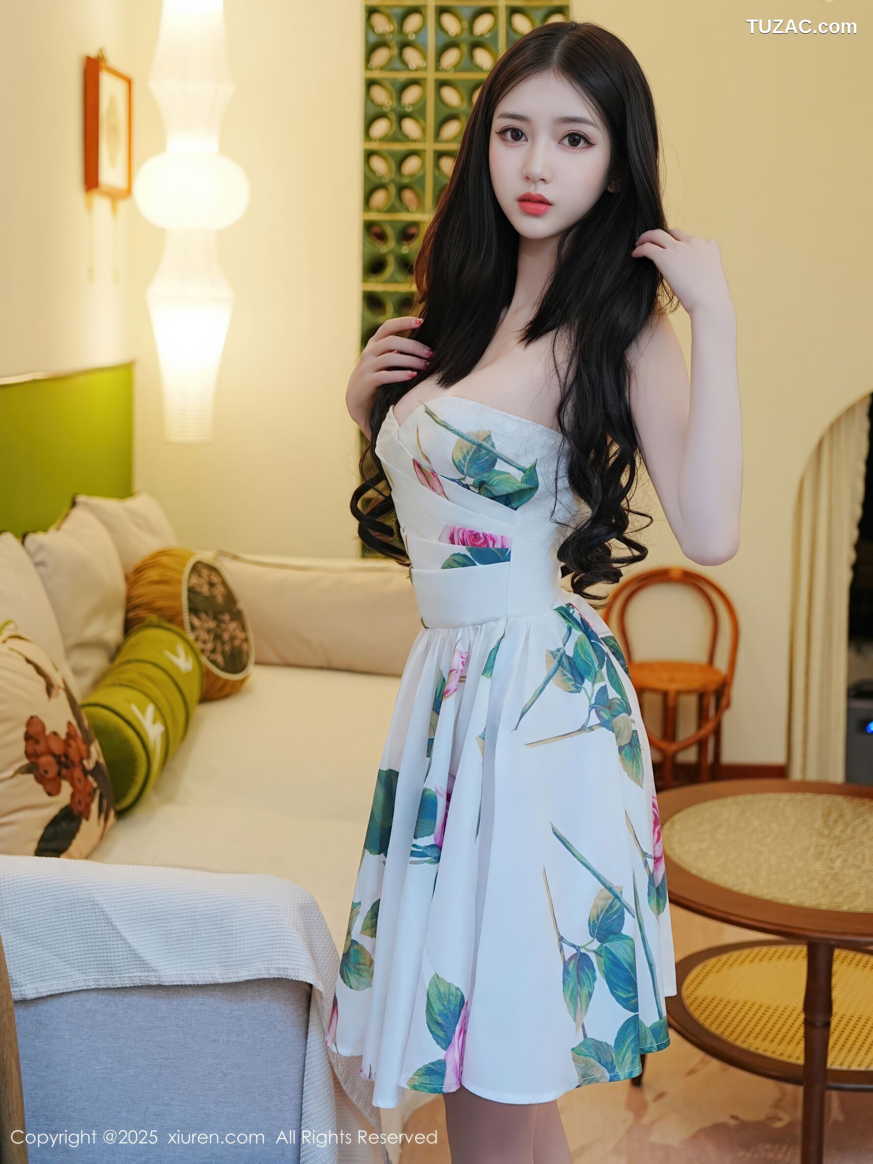 XiuRen秀人网-11051-白小蝶-浅色连衣短裙肉丝美女-2025.12.01