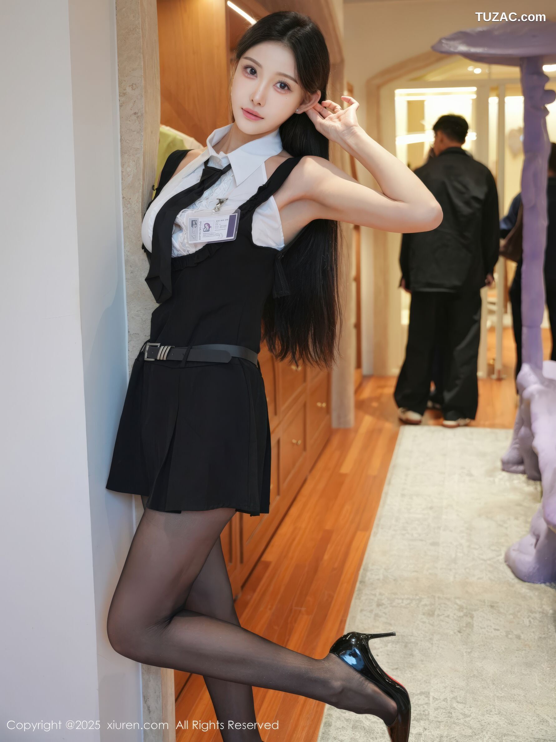 XiuRen秀人网-11052-梨霜儿-金允希Yuki-姐妹花黑裙黑丝红色运动服-2025.12.01