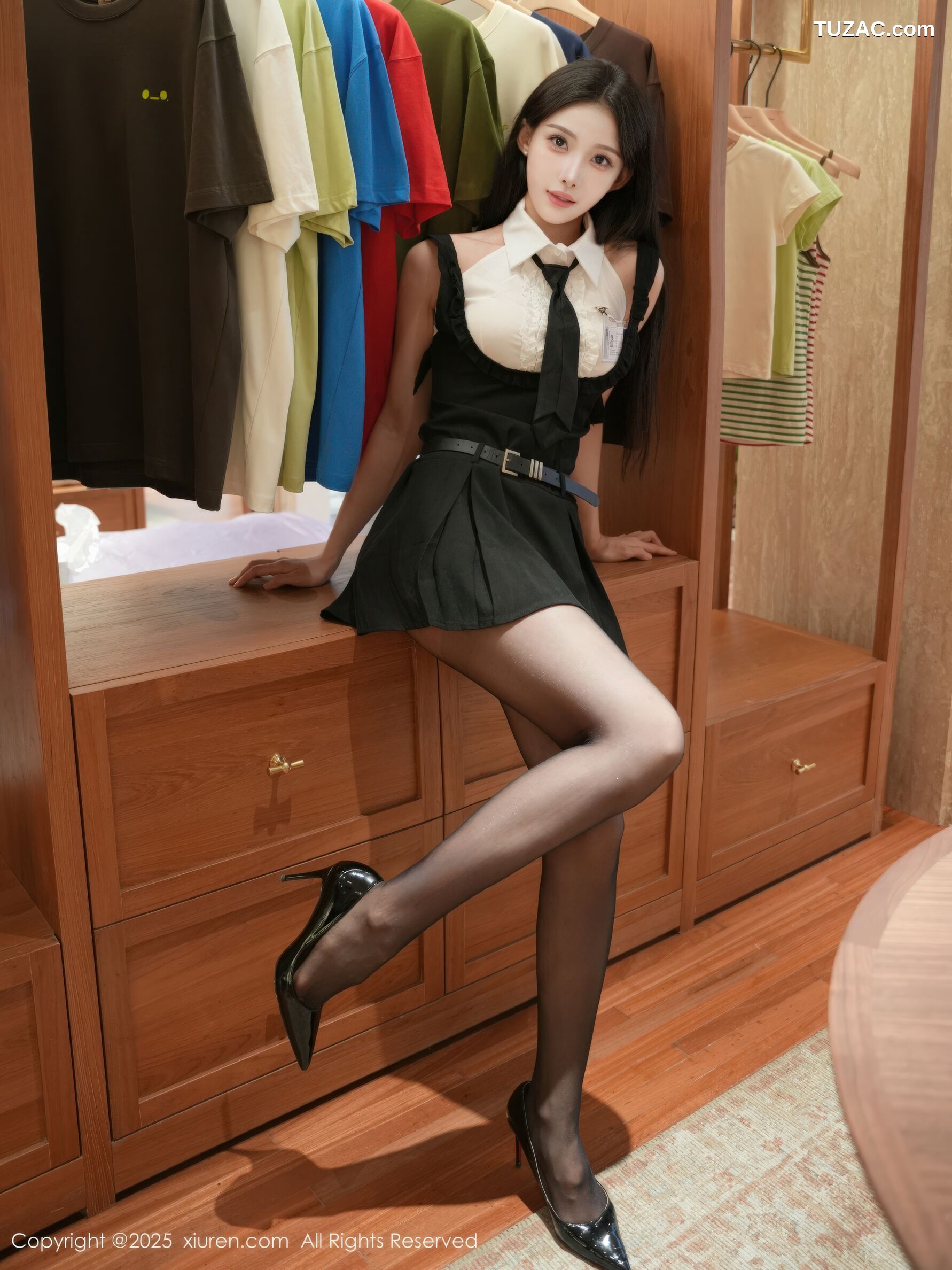 XiuRen秀人网-11052-梨霜儿-金允希Yuki-姐妹花黑裙黑丝红色运动服-2025.12.01