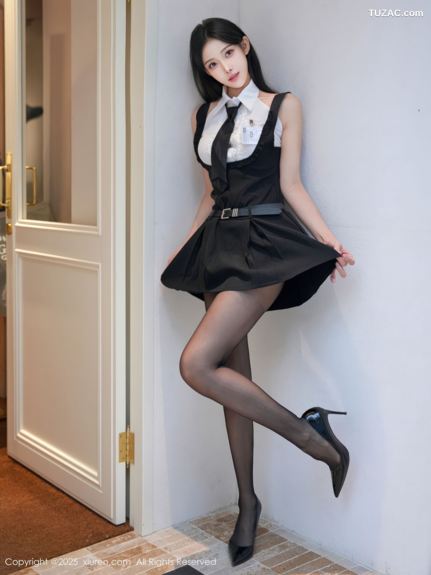 XiuRen秀人网-11052-梨霜儿-金允希Yuki-姐妹花黑裙黑丝红色运动服-2025.12.01