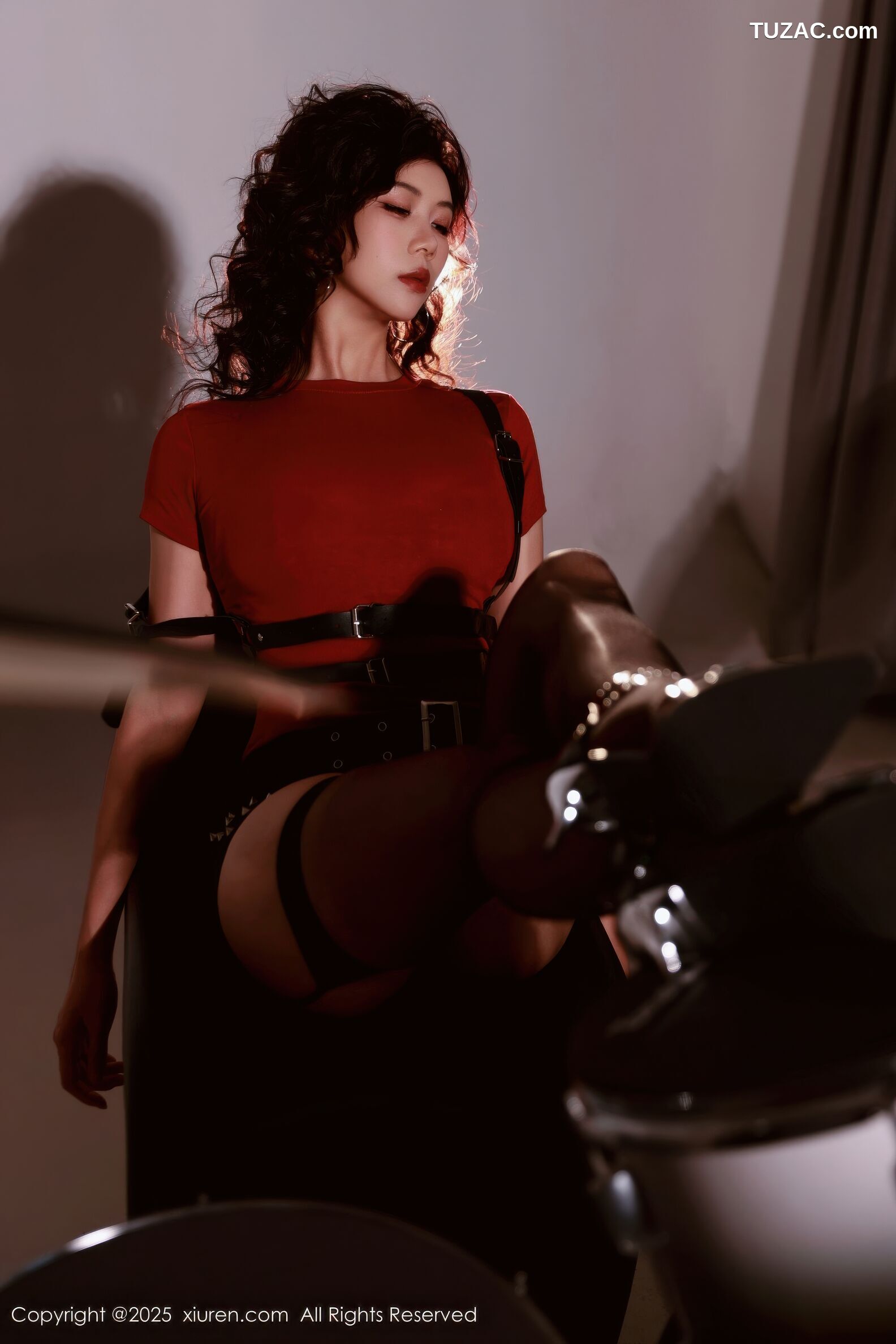 XiuRen秀人网-11066-玫瑰我爱你-女鼓手黑色情趣内衣黑丝-2025.12.04